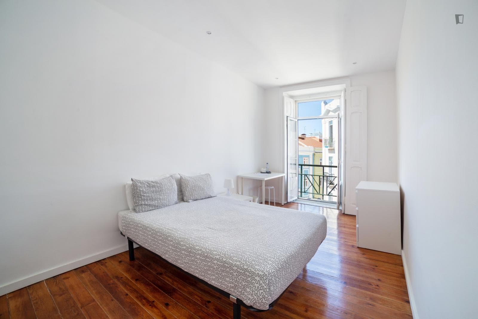 Homely double bedroom in Anjos photo 1
