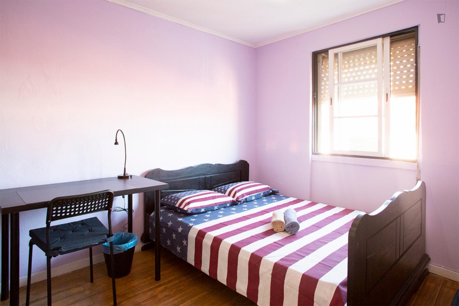 Bright double bedroom in Bairro Alto photo 1