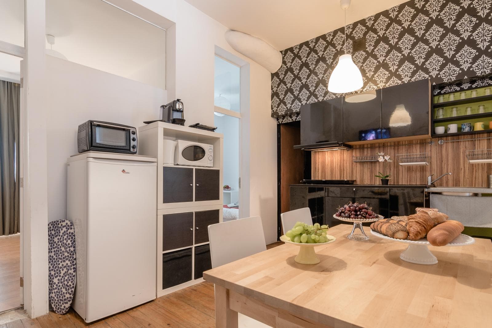 Large single ensuite bedroom next to historical Rossio Square photo 1