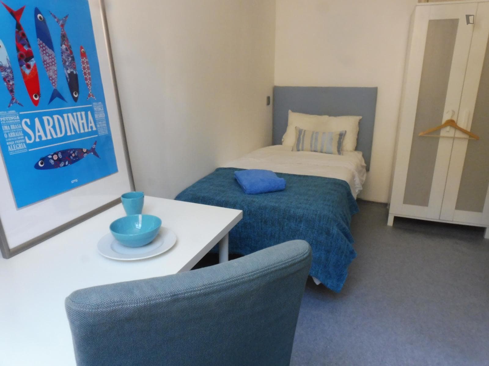 Pleasant single ensuite room in Baixa, central Lisbon photo 1