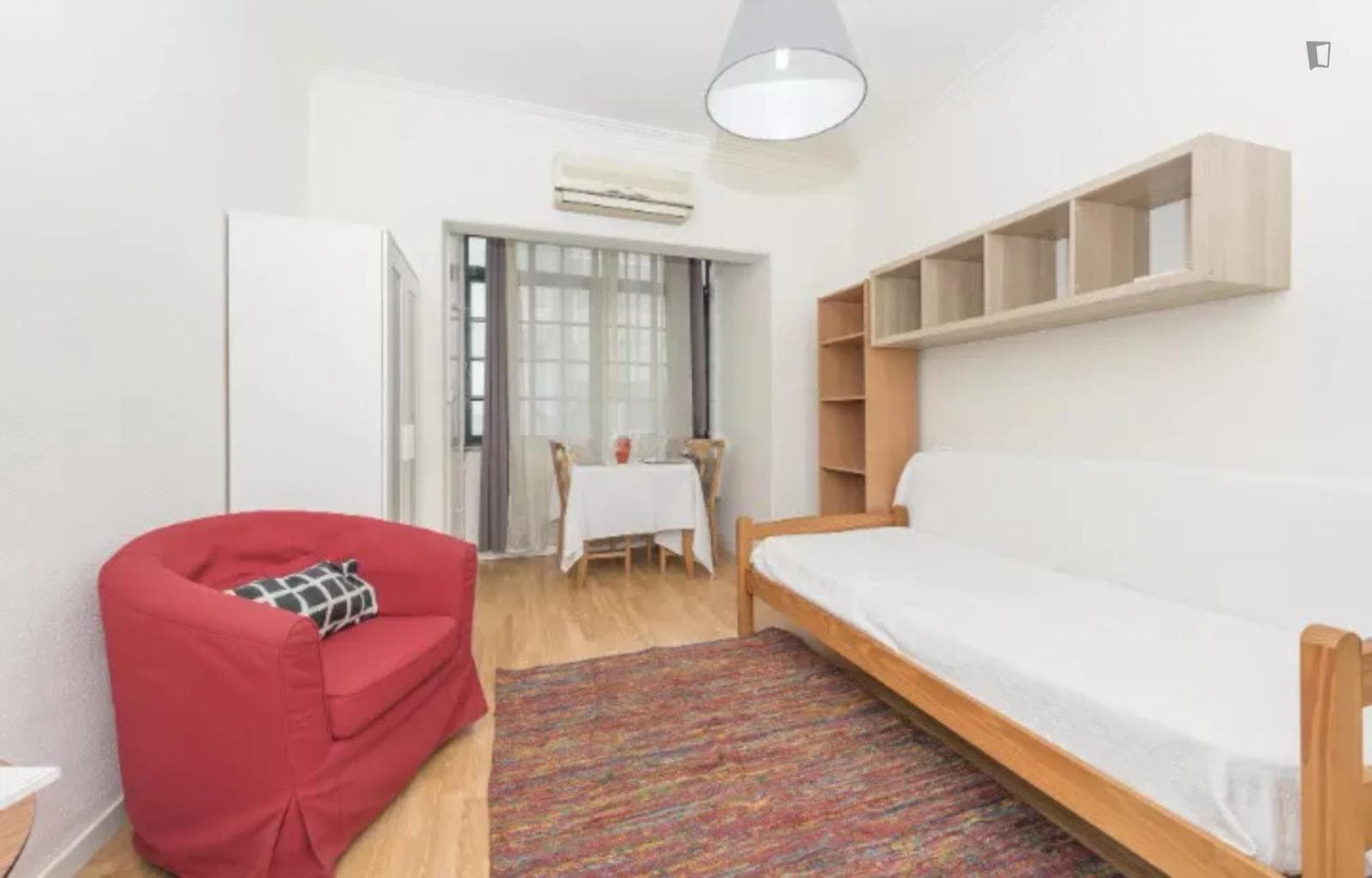 Nice single bedroom close to Entrecampos metro station photo 1