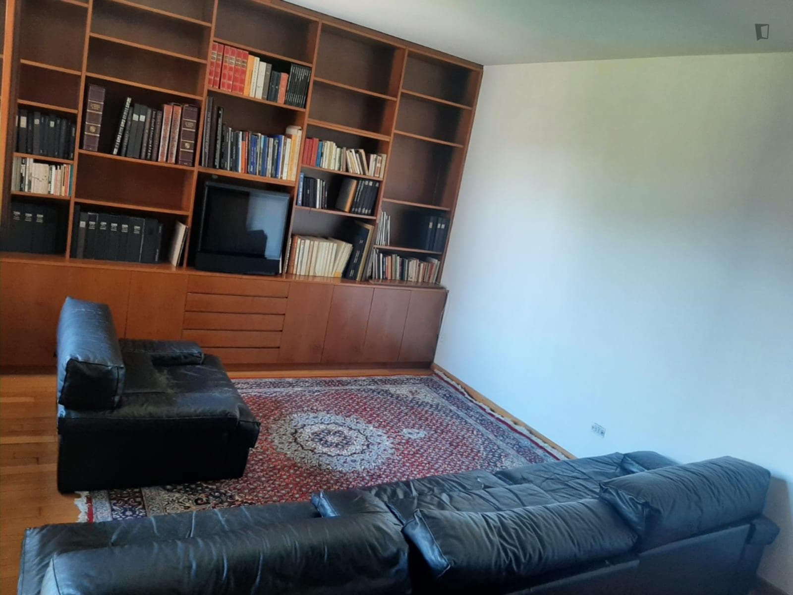 Homely 1-bedroom apartment in residential Lampugnano photo 1