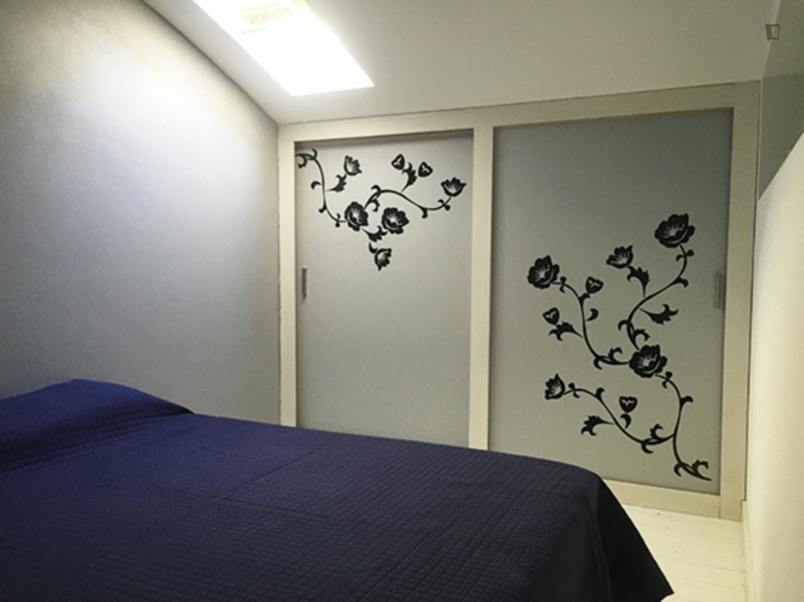 Cool ensuite bedroom close to Bocconi University photo 1