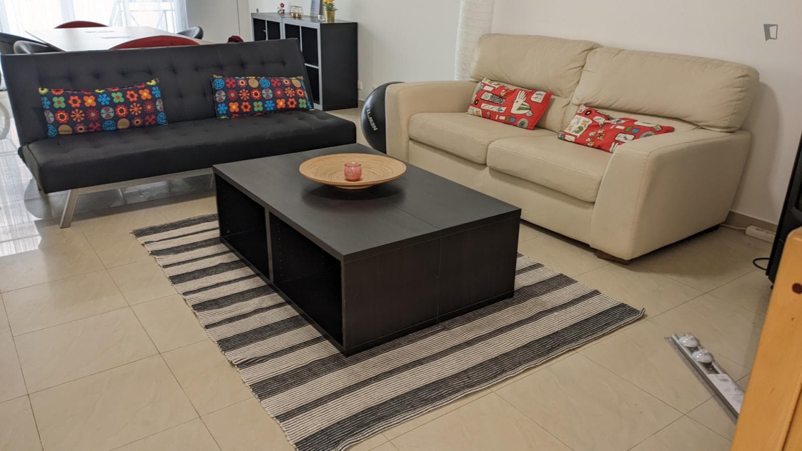 Snug single bedroom not far from Nova SBE photo 1