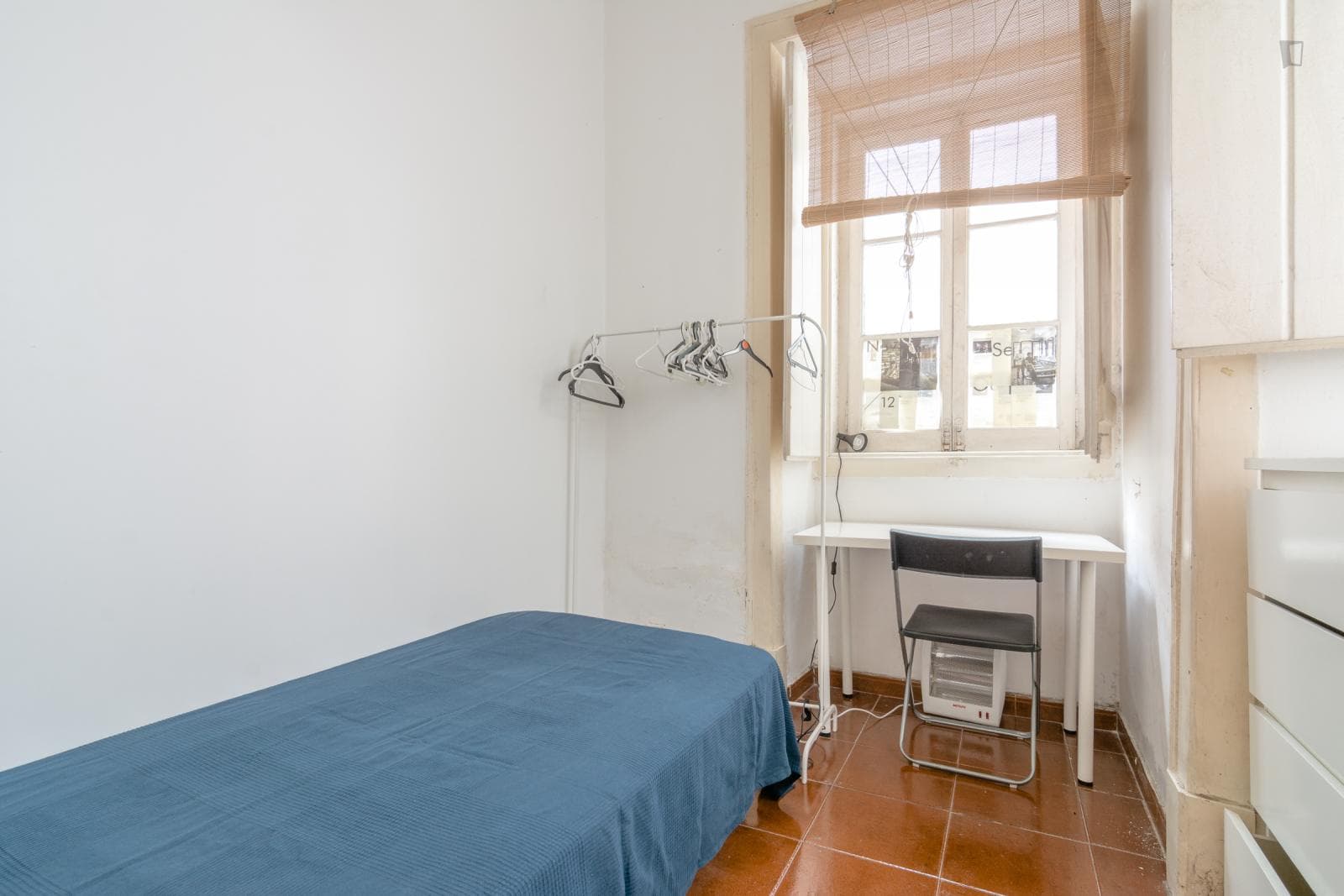 Nice single bedroom in lively Bairro Alto photo 1