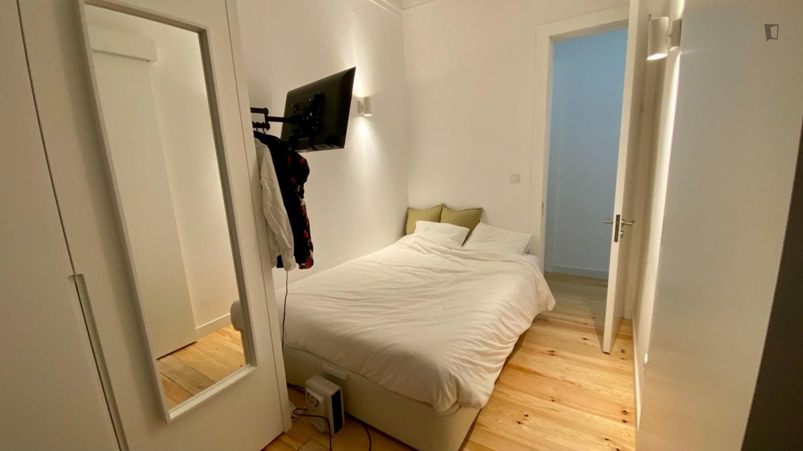 Cosy double ensuite bedroom near Arroios metro station photo 1