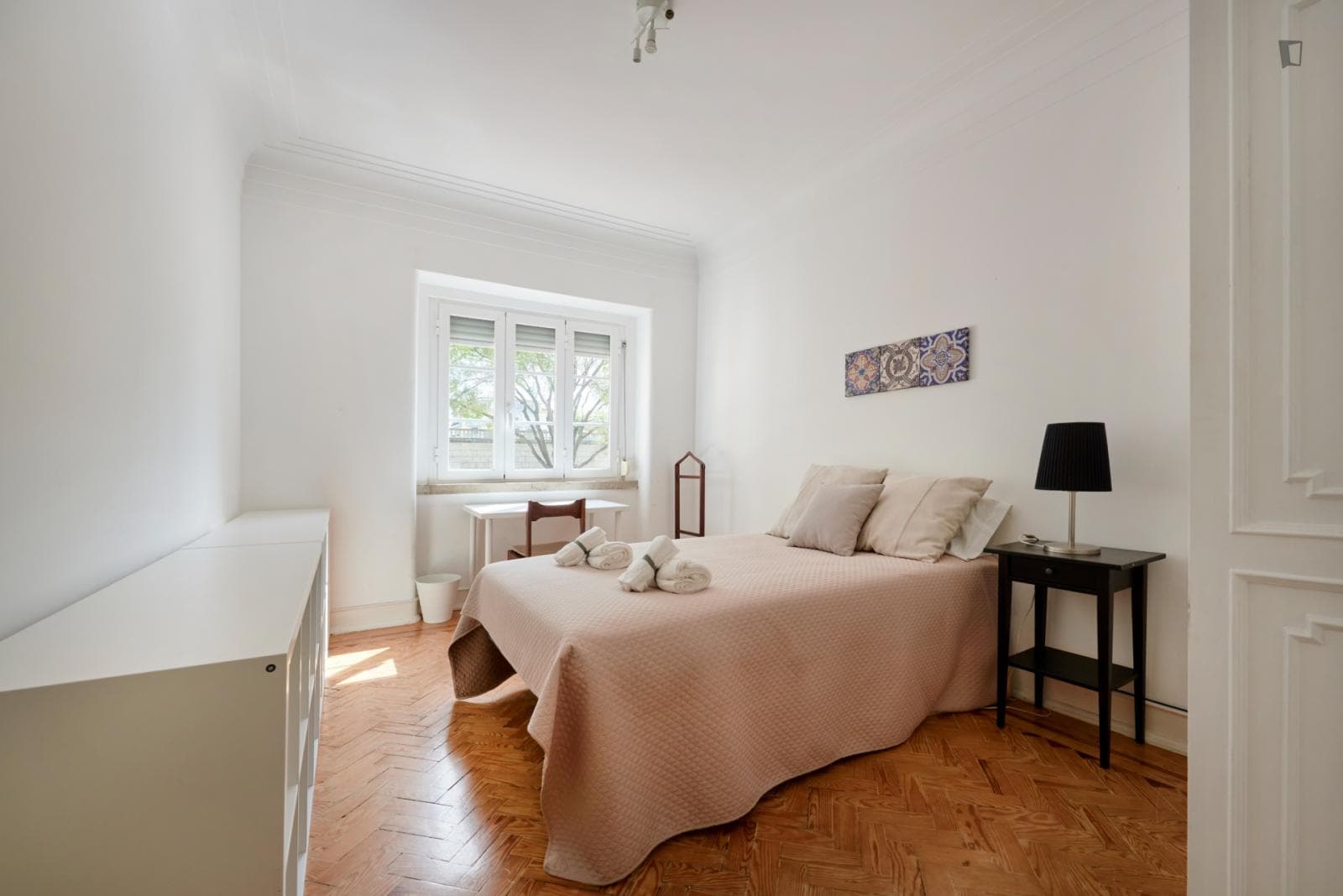 Interesting double bedroom in a 7-bedroom flat, in Alameda photo 1