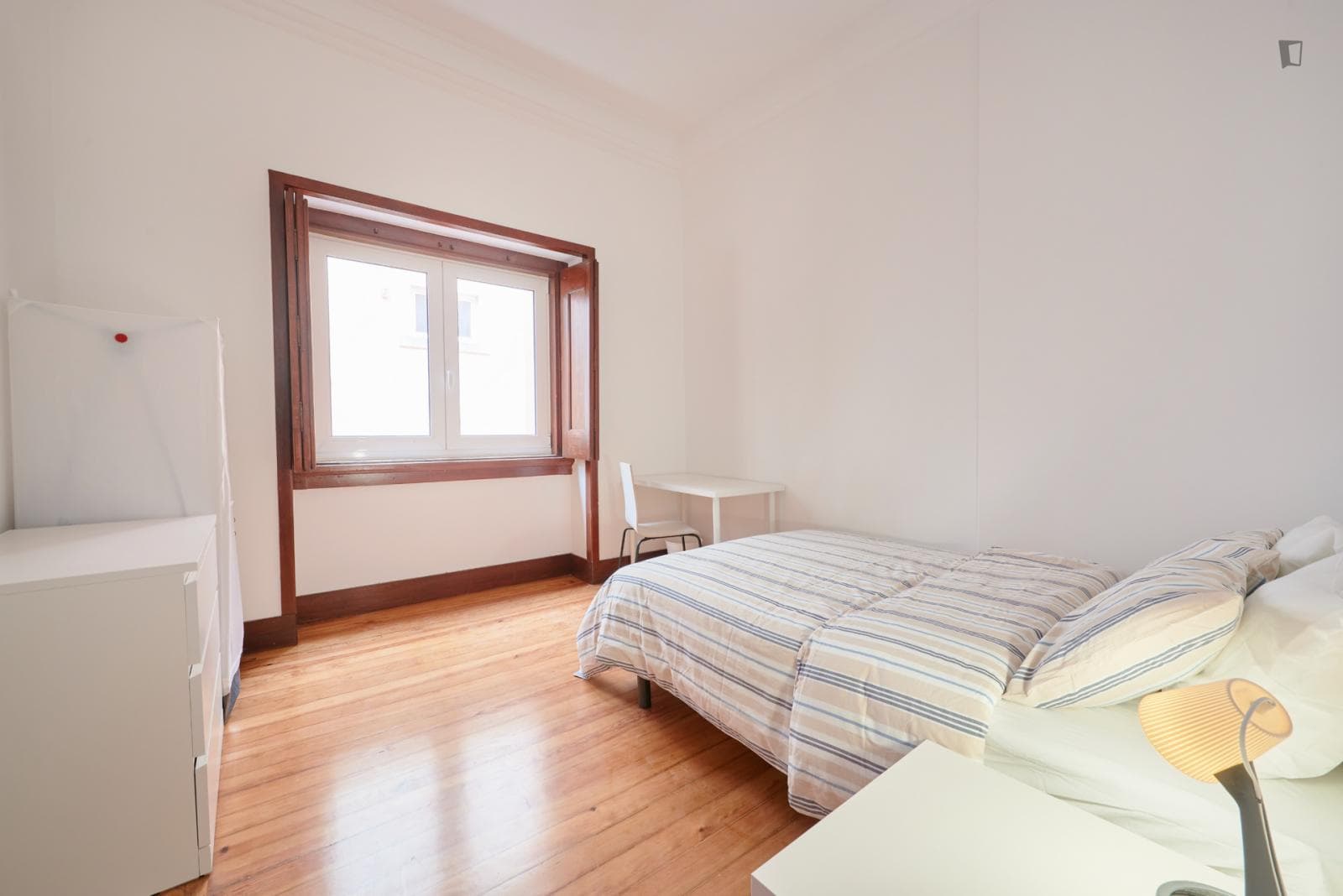 Spacious double bedroom in student-popular Saldanha photo 1