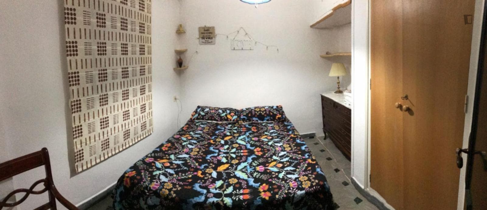 Beautiful single bedroom in 3-bedroom apartment near Plaza de los Luceros photo 1