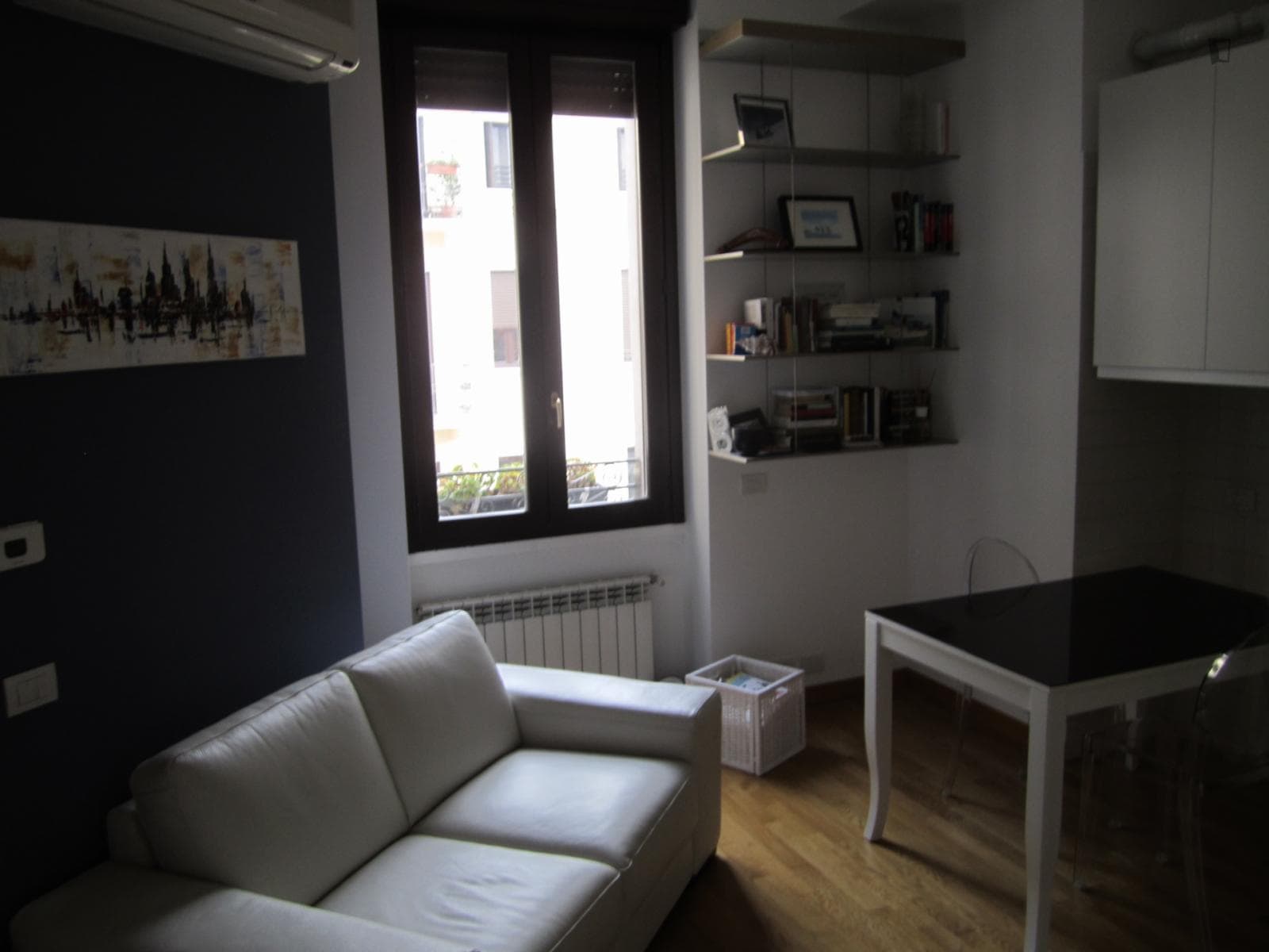 Very cosy 1-bedroom apartment near Milan's Stazione Centrale photo 1