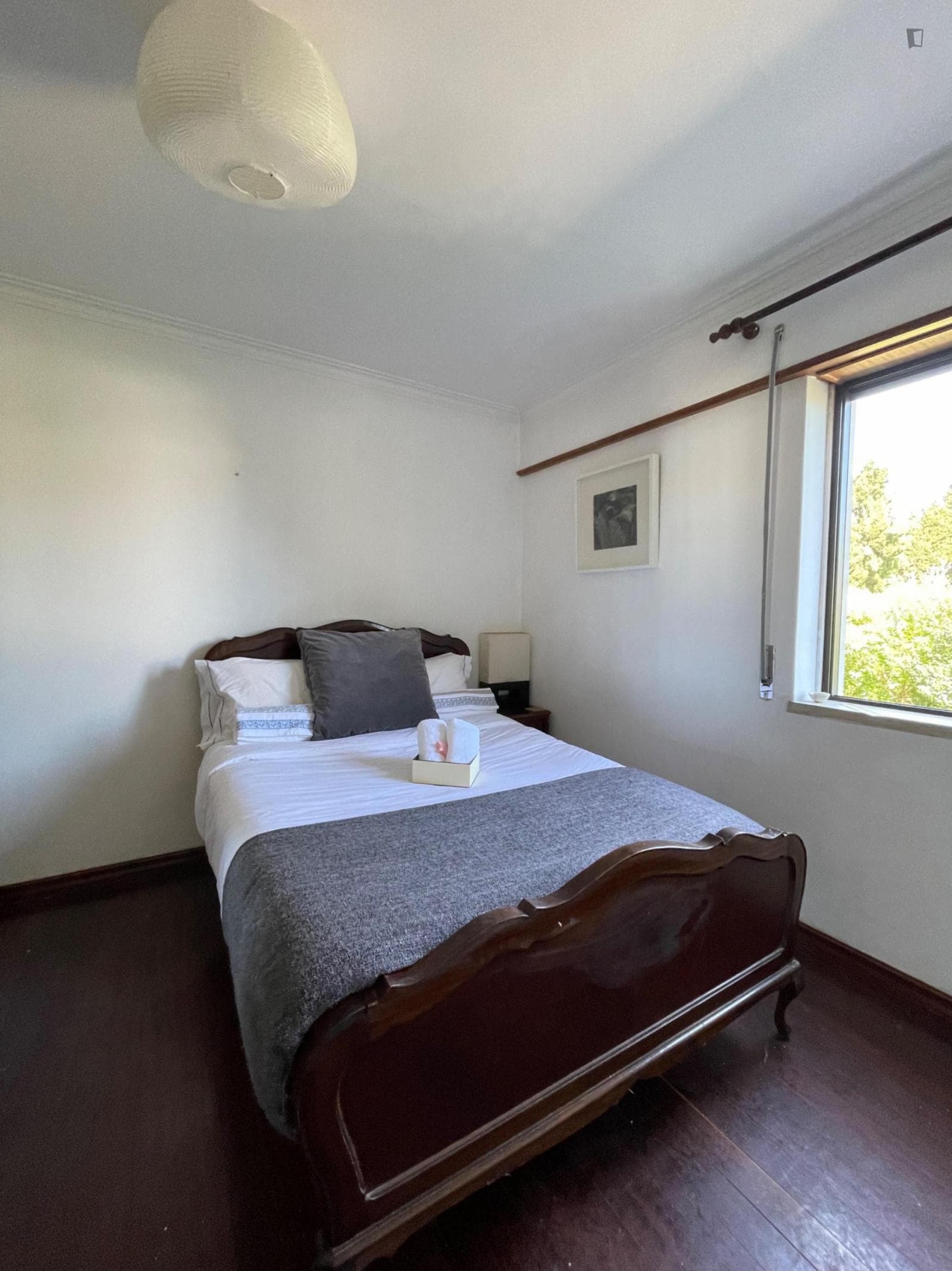 Comfortable double bedroom close to Carcavelos Beach & Nova SBE photo 1