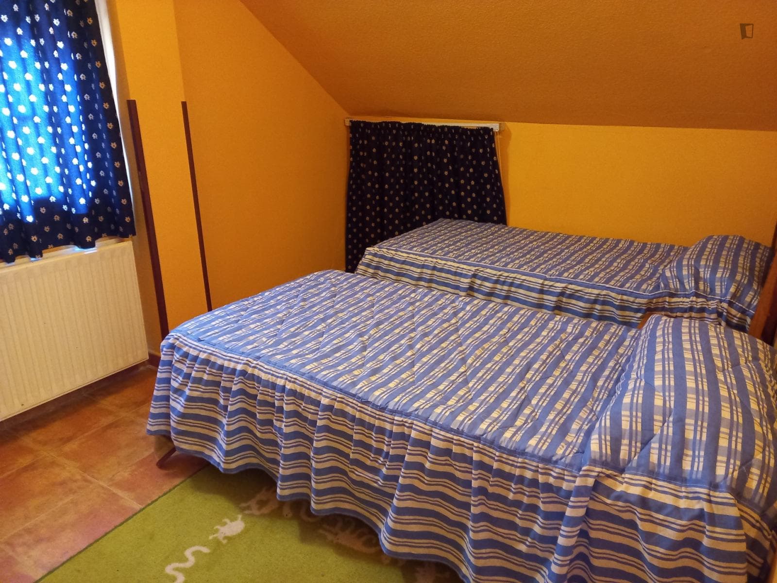 Homely twin bedroom in residential Illescas photo 1