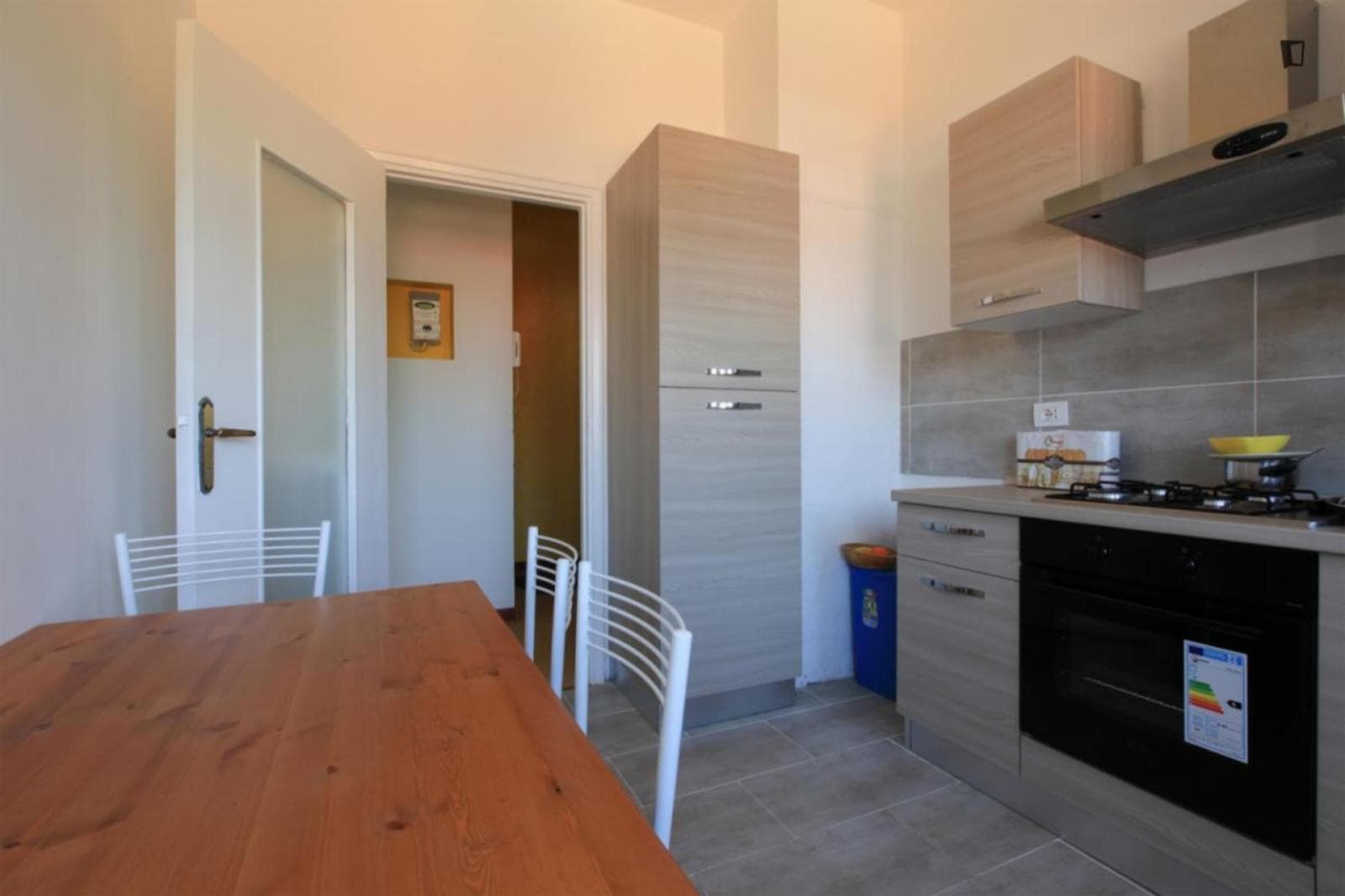 Colourful 2 bedroom apartment close to Romolo metro station photo 1