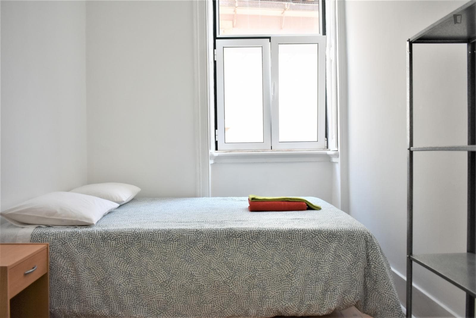 Bright double bedroom in lively Bairro Alto photo 1