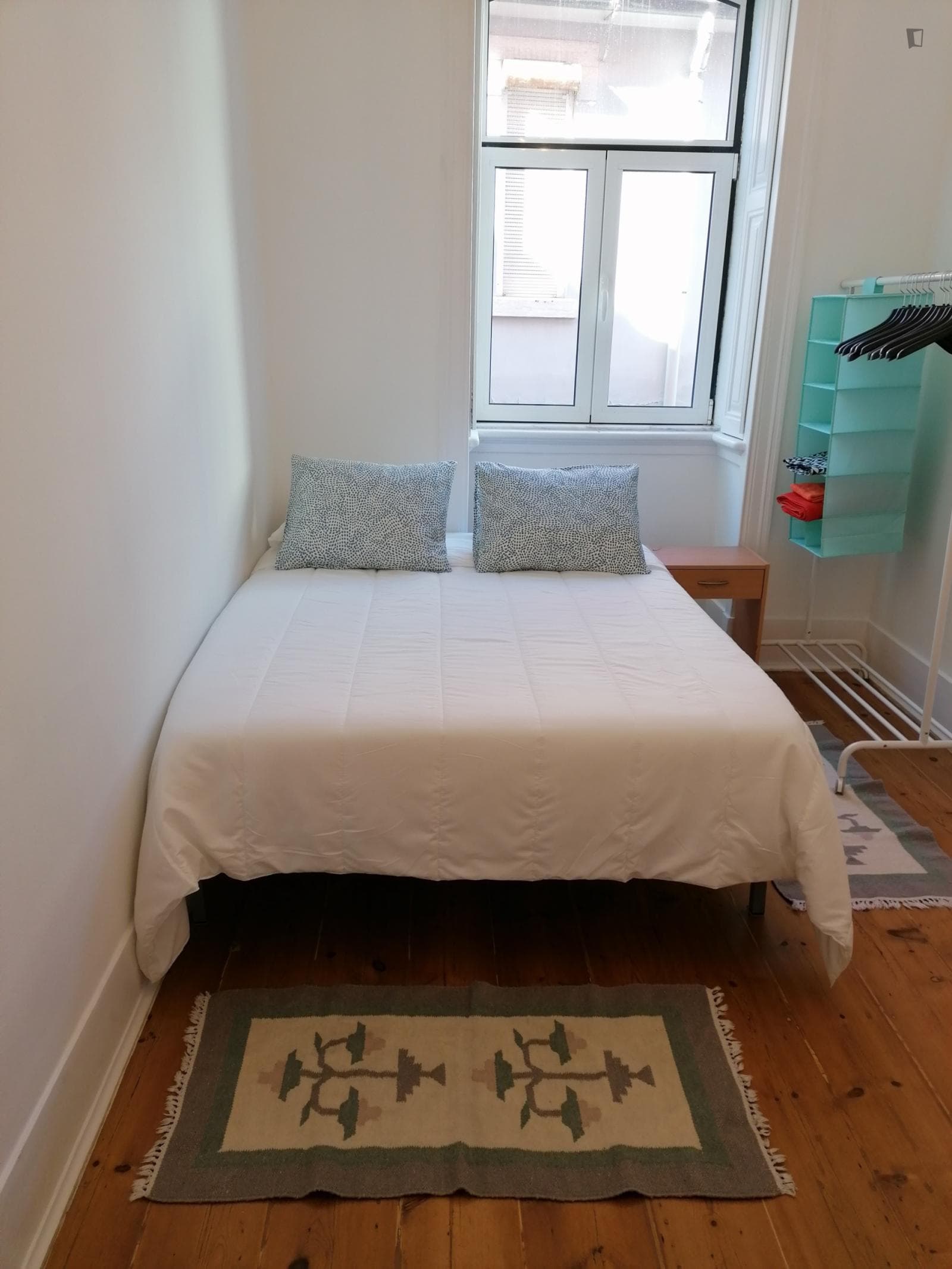 Comfy double bedroom in a 5-bedroom flat, in Bairro Alto photo 1