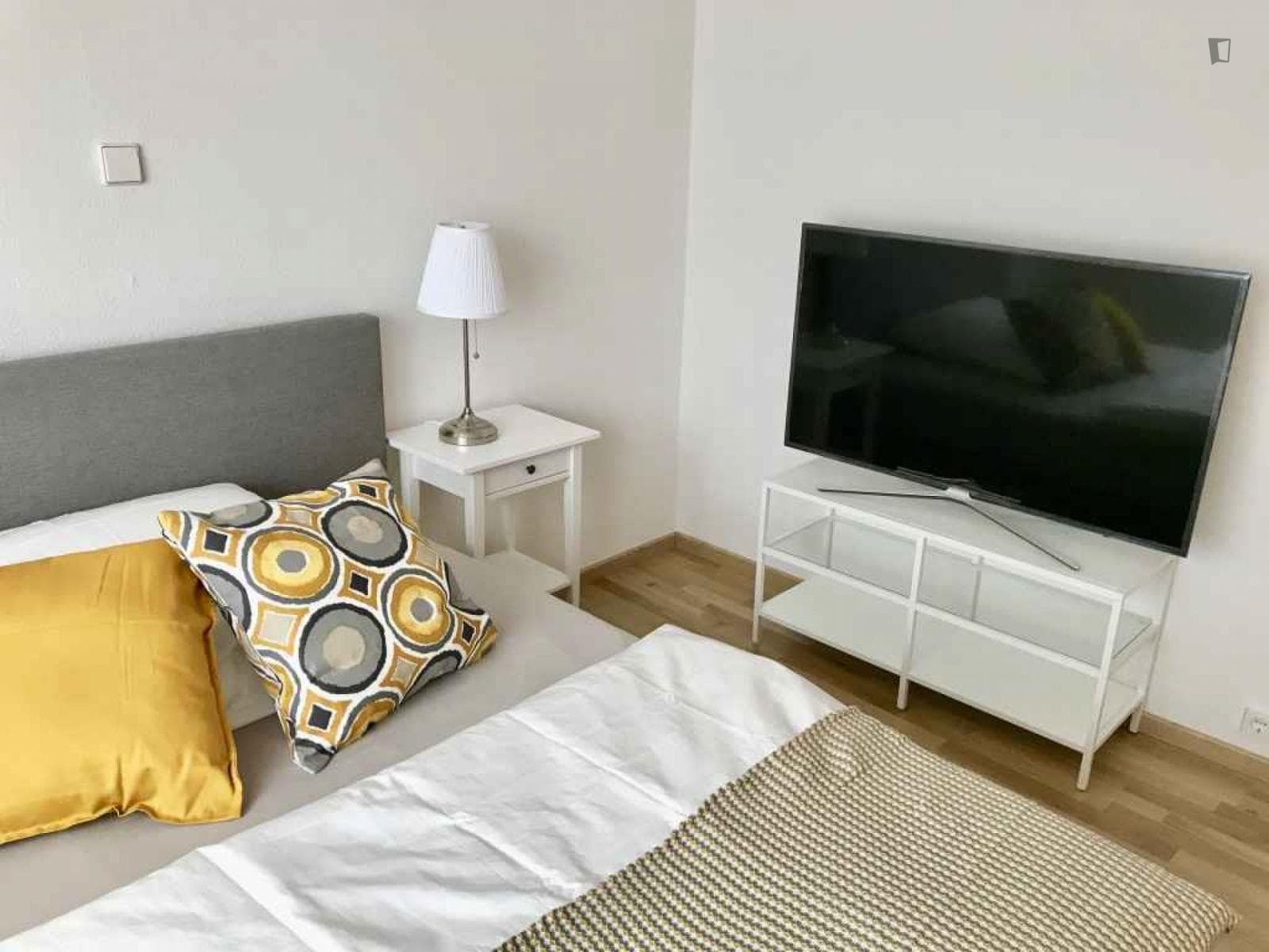Comfy single bedroom in a 3-bedroom apartment in Stuttgart photo 1