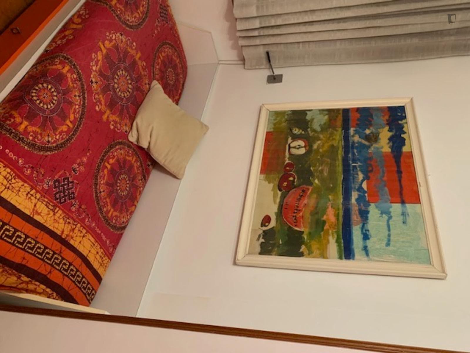 Single room available in a 4 rooms flat with 2 bathrooms photo 1