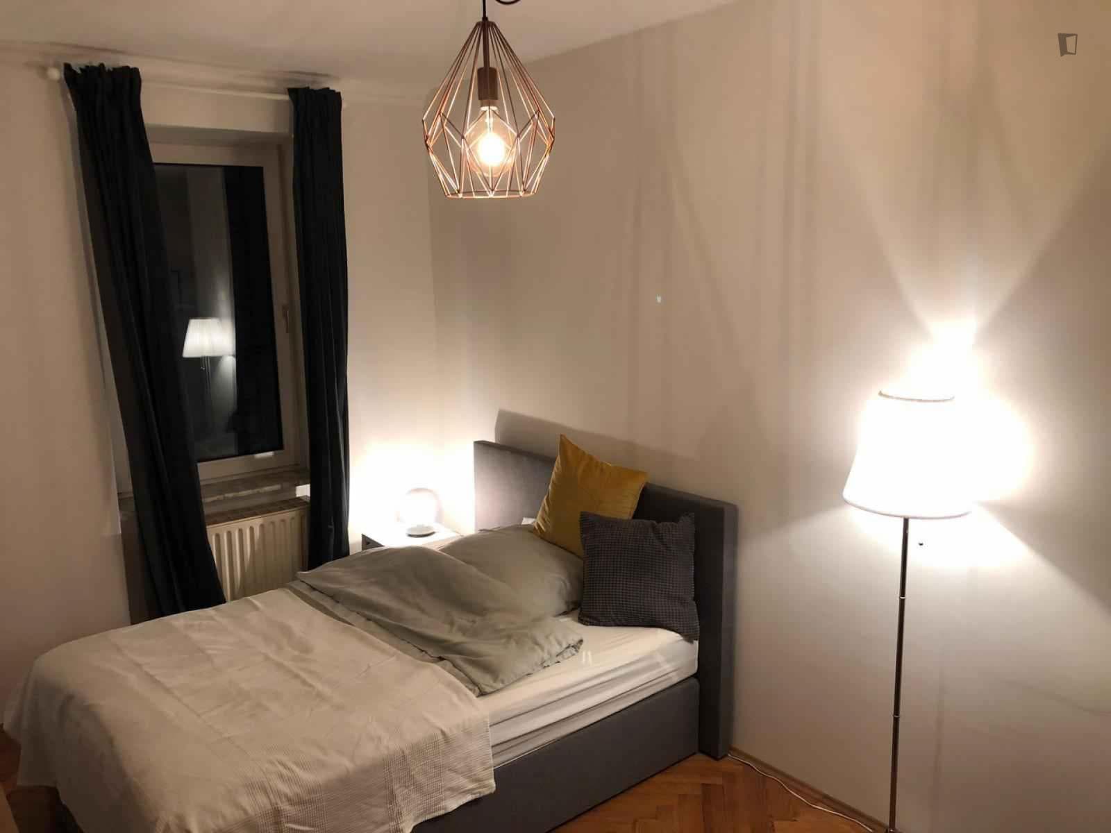 Super central single bedroom photo 1
