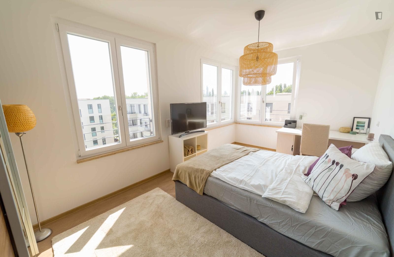 Bright single bedroom in a 4 bedrooms apartment in Moabit photo 1