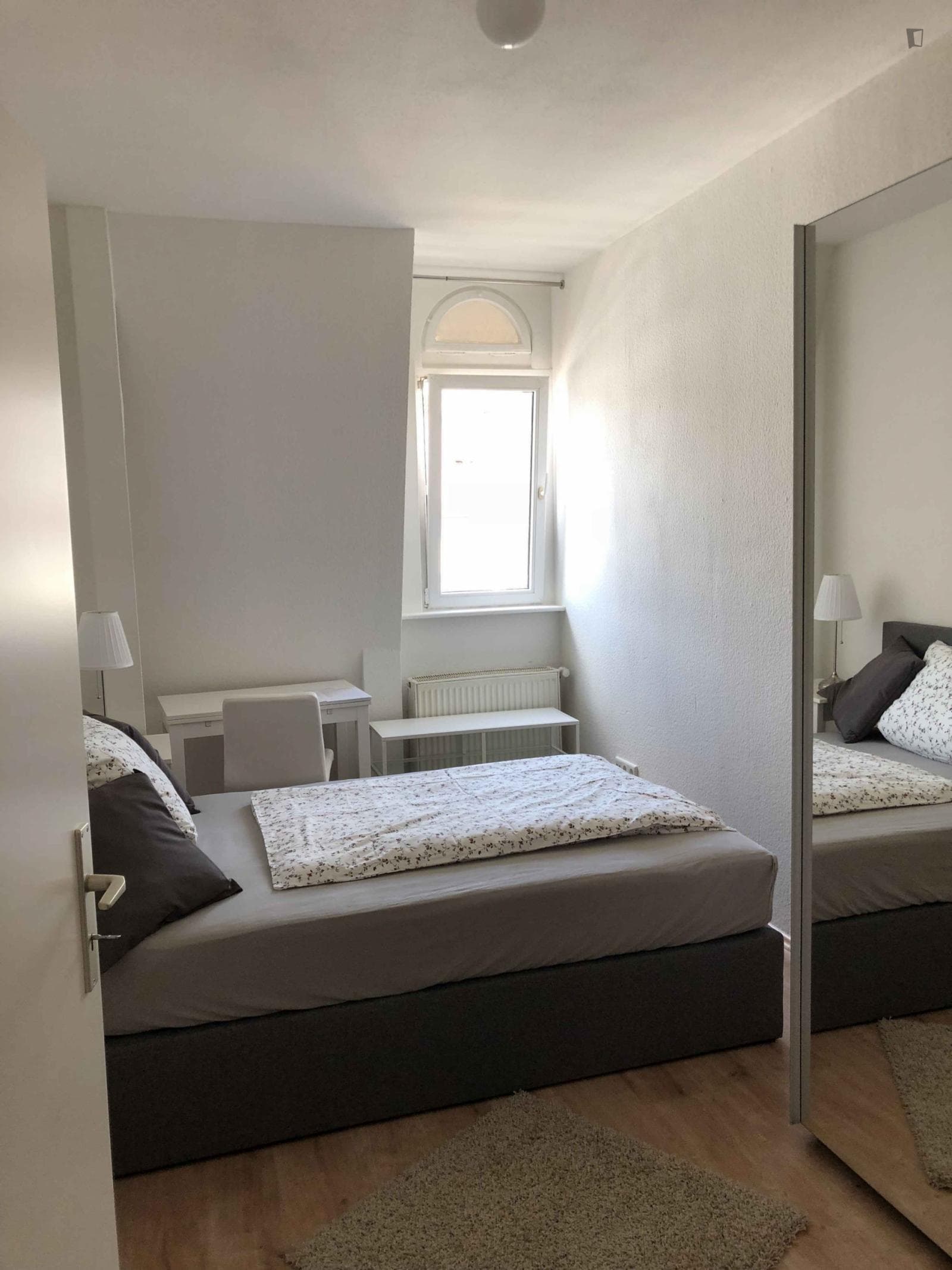 Cozy single bedroom in a 4-bedroom apartment close to Frankfurt Central Station photo 1