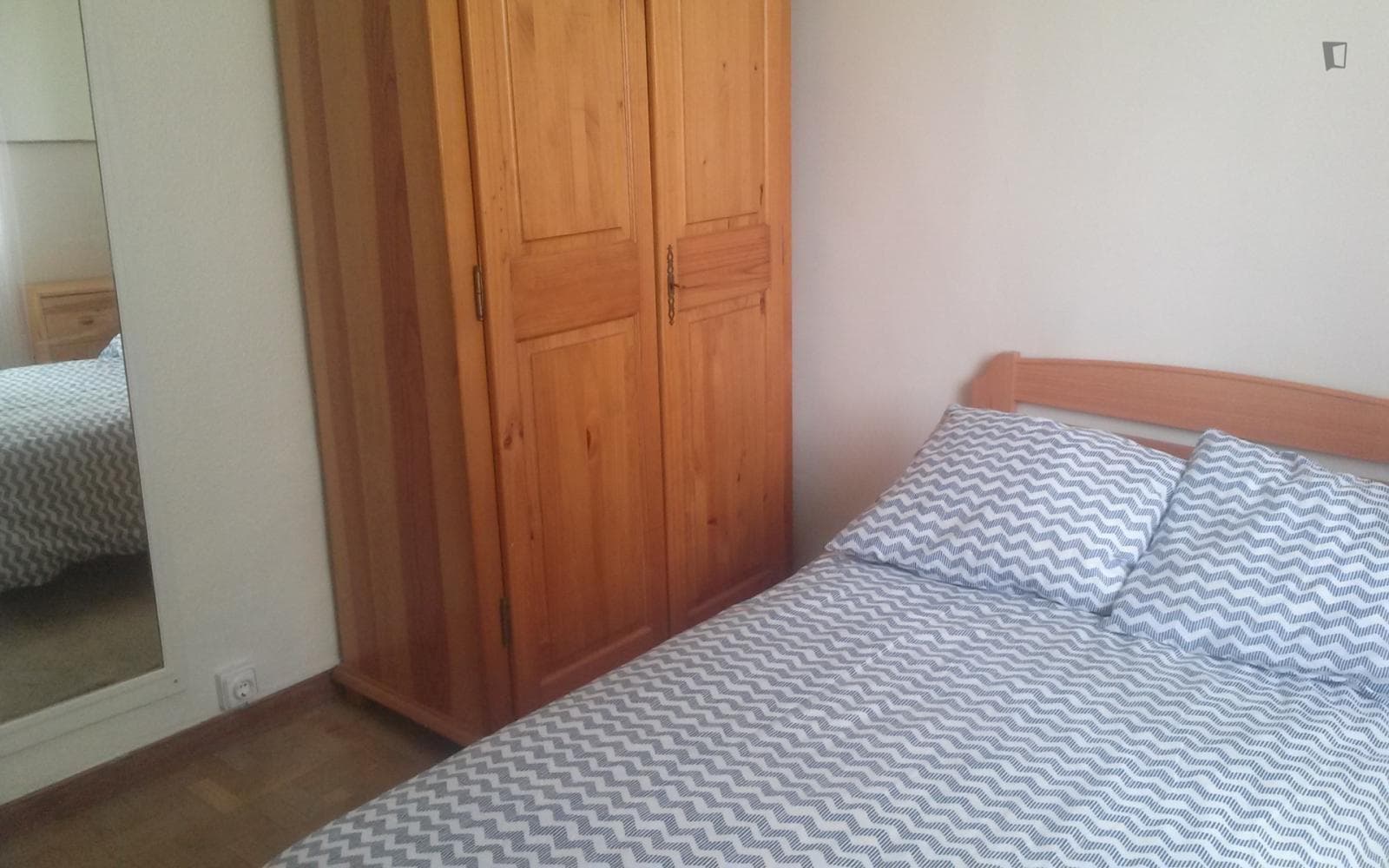 Neat bedroom in the heart of Pamplona photo 1