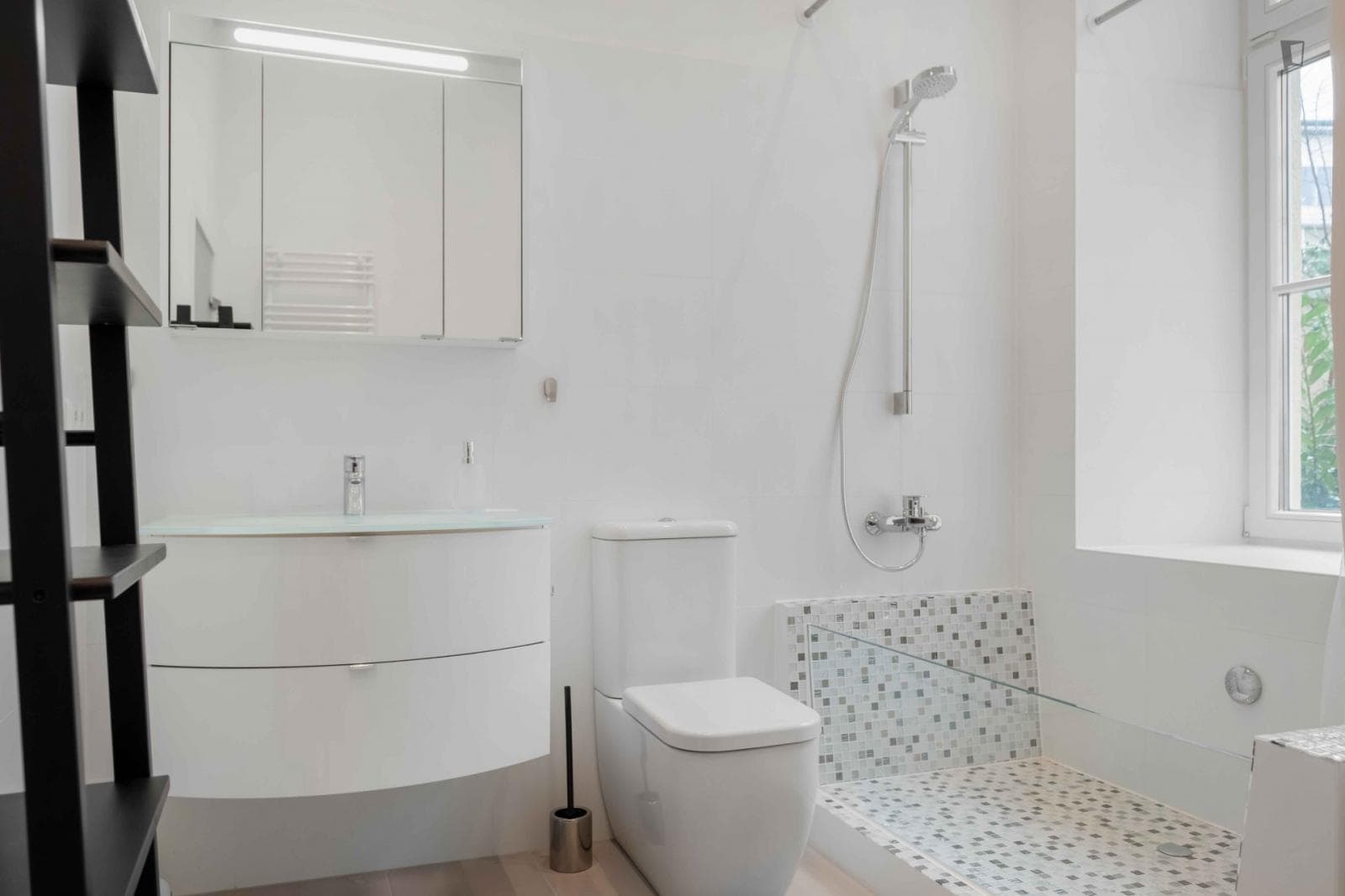 Modern double bedroom in Ludwigsvorstadt-Isarvorstadt photo 1