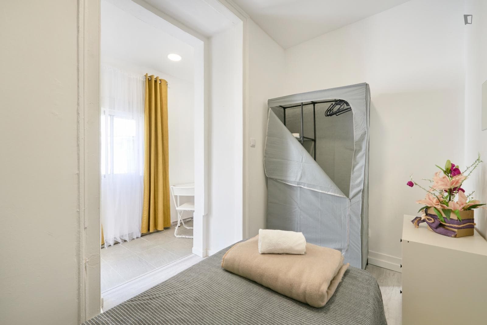 Shiny single bedroom in Arroios photo 1