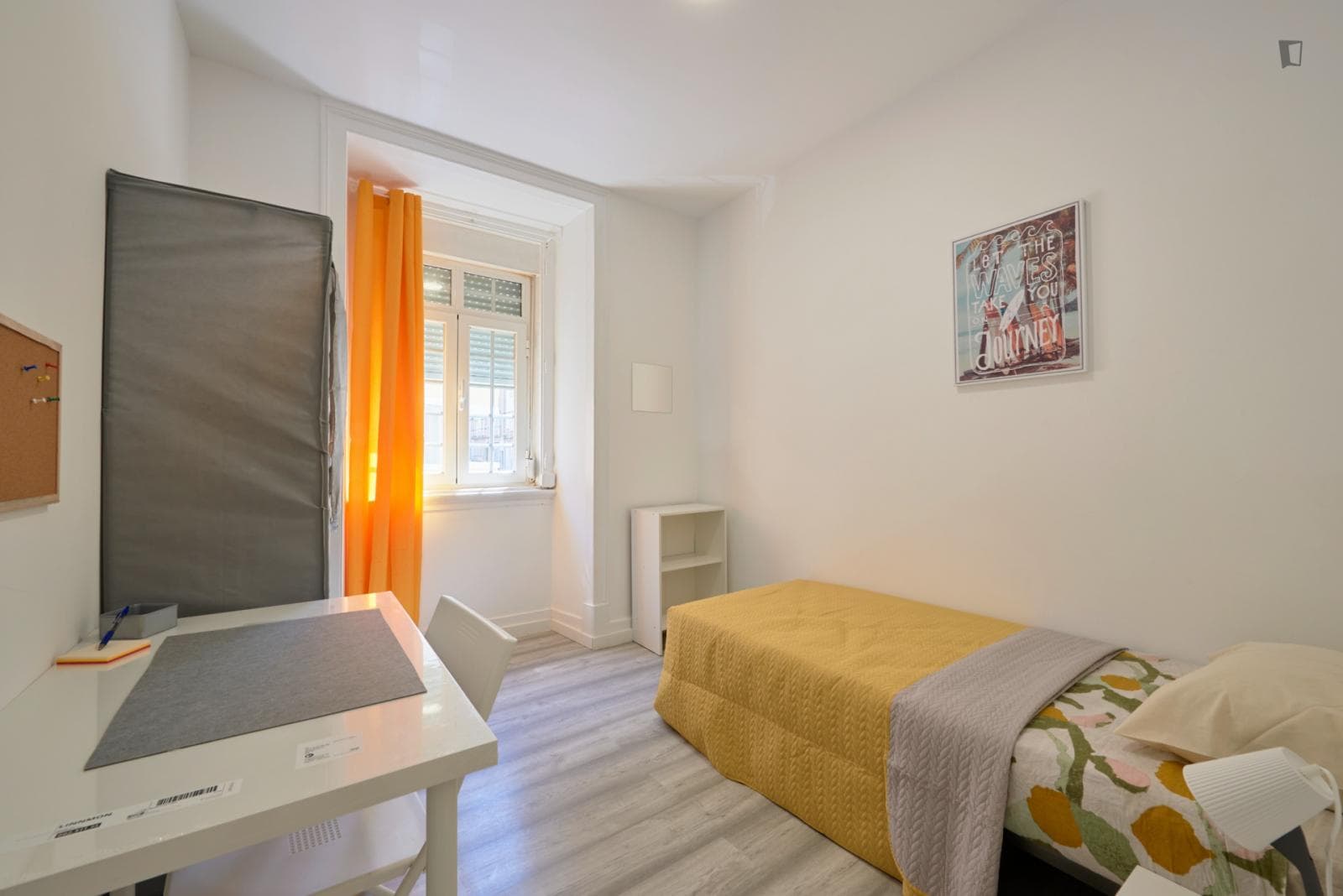 Tasteful single bedroom in a student flat, in Arroios photo 1