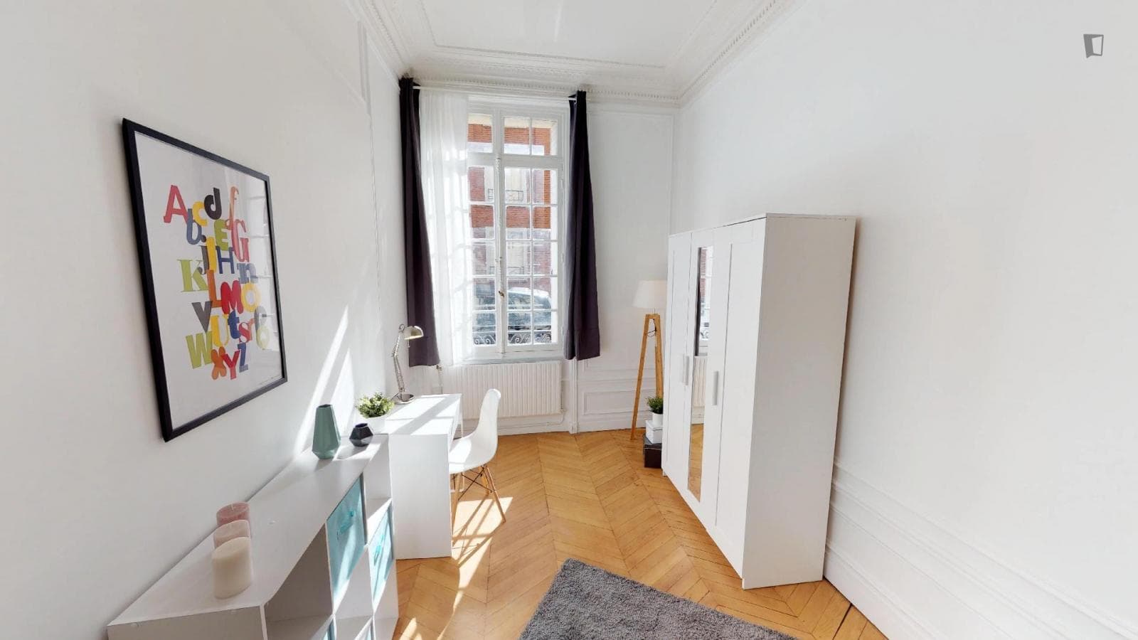 Cool double bedroom in a student flat, in Ternes photo 1