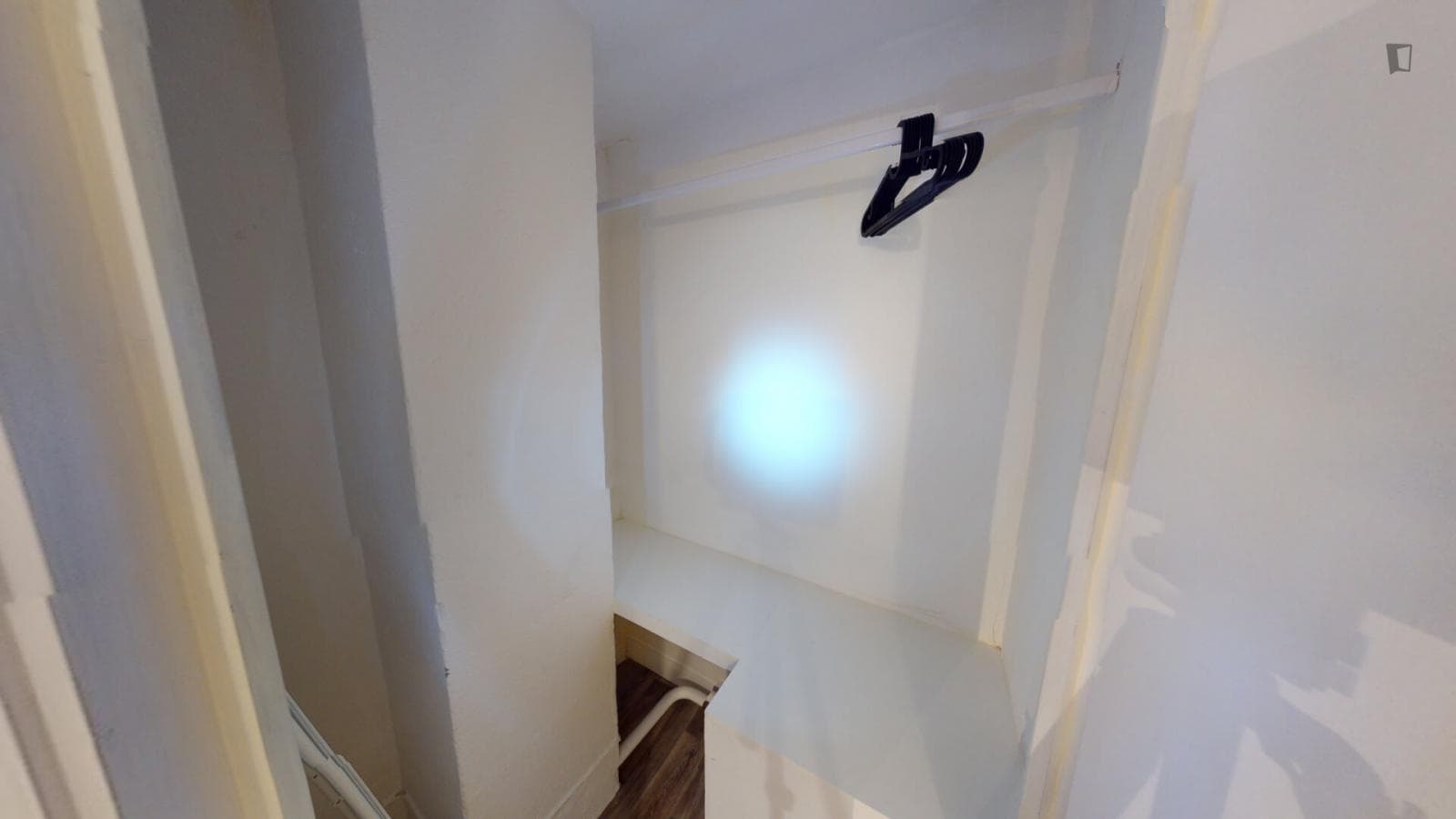 Stung double bedroom in a 5-bedroom apartment near Place D'Youville photo 1