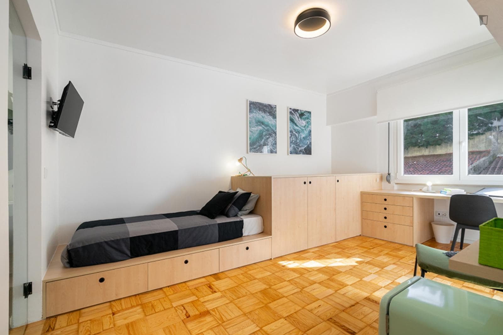Amazing single ensuite bedroom not too far from Politécnico de Leiria photo 1
