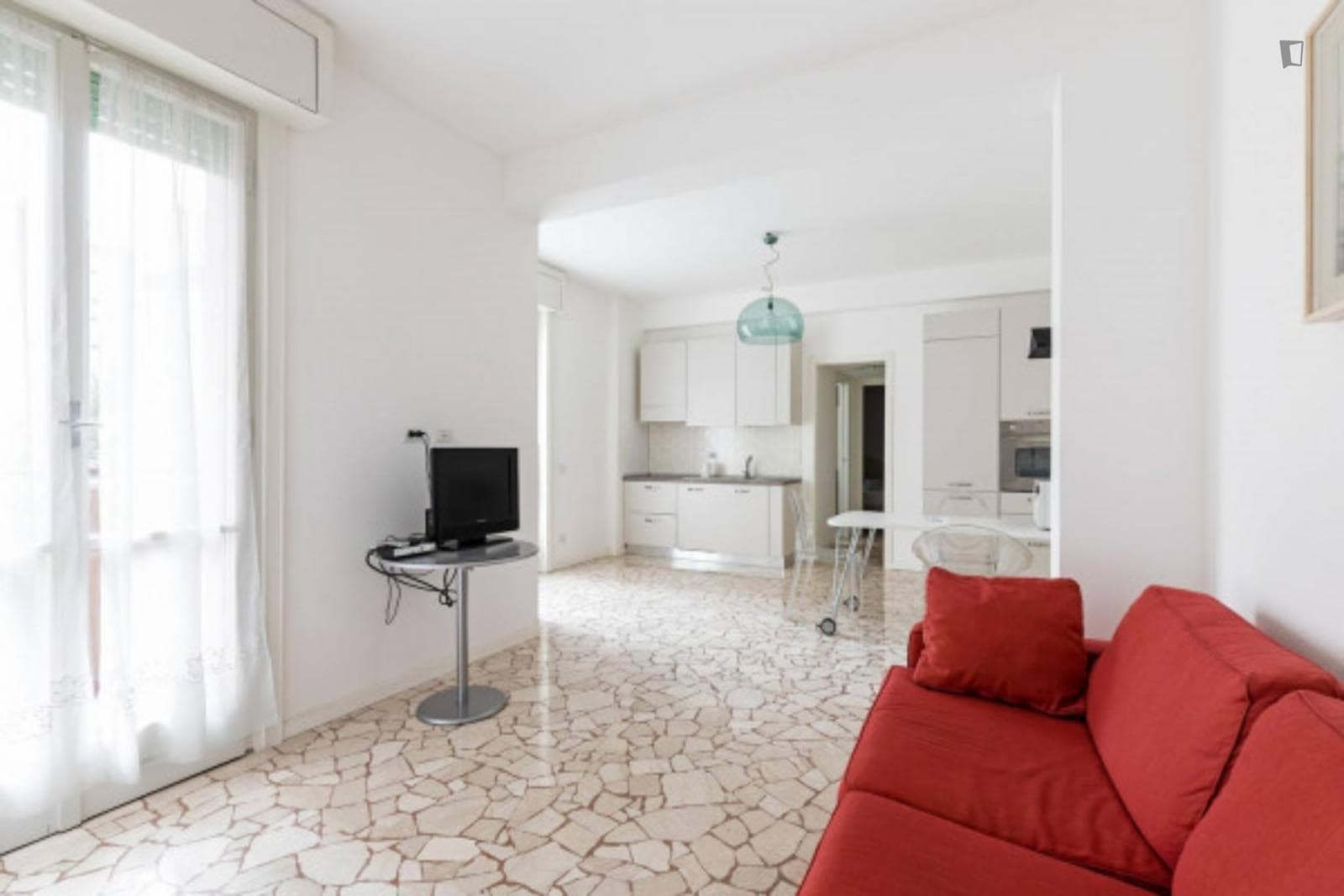 Spacious and bright apartment in Central Milan photo 1