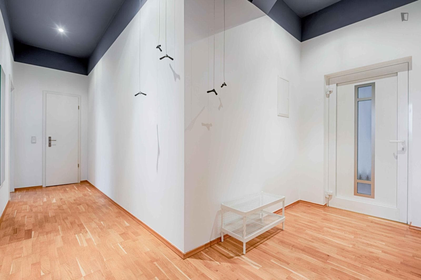 Ample doble bedroom in a 3-bedroom apartment in Bockenheim photo 1