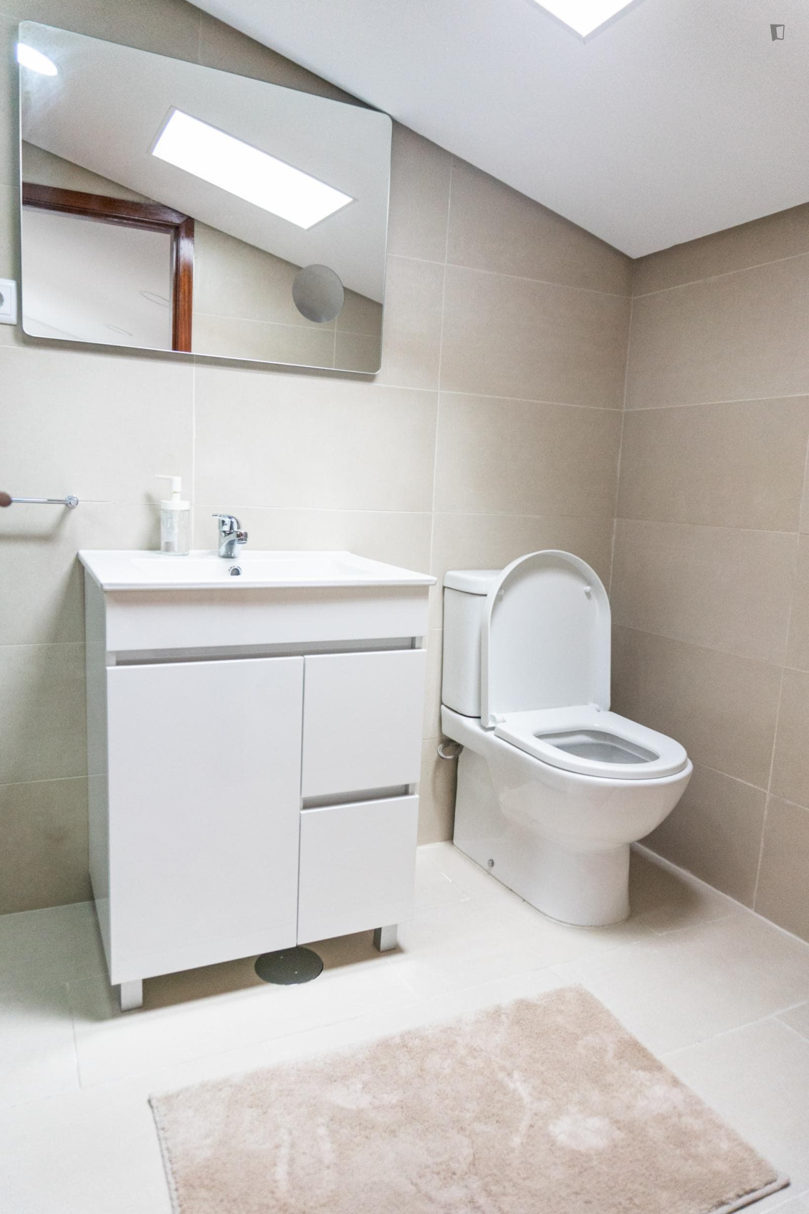 Great 3-bedroom apartment near the Câmara de Gaia metro photo 1