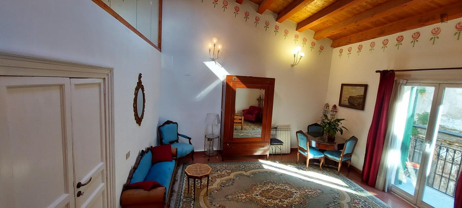 Large cozy double bedroom with private balcony in Palermo's historic center photo 1