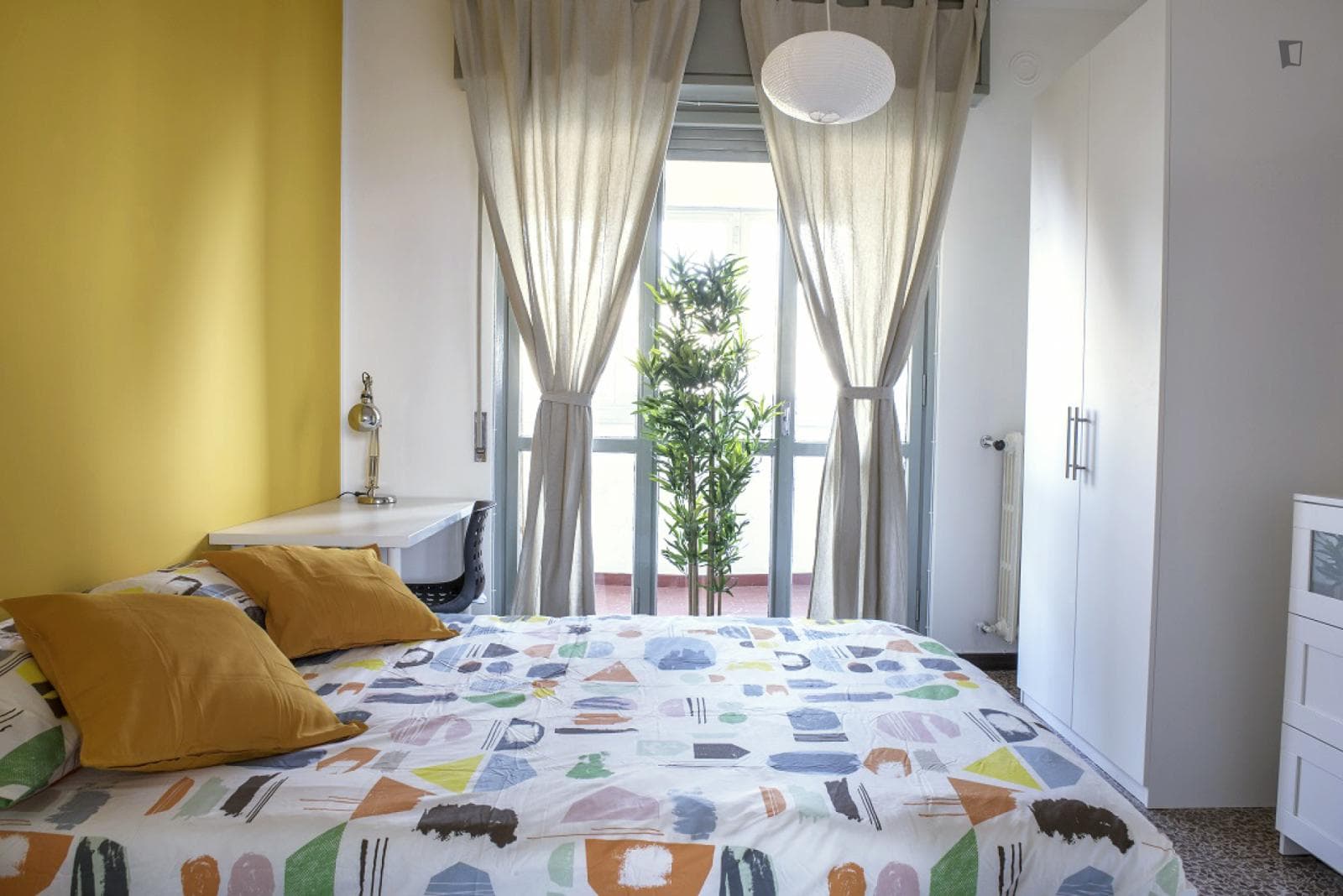 Lovely single bedroom in a 3-bedroom flat, in Quarto Cagnino photo 1