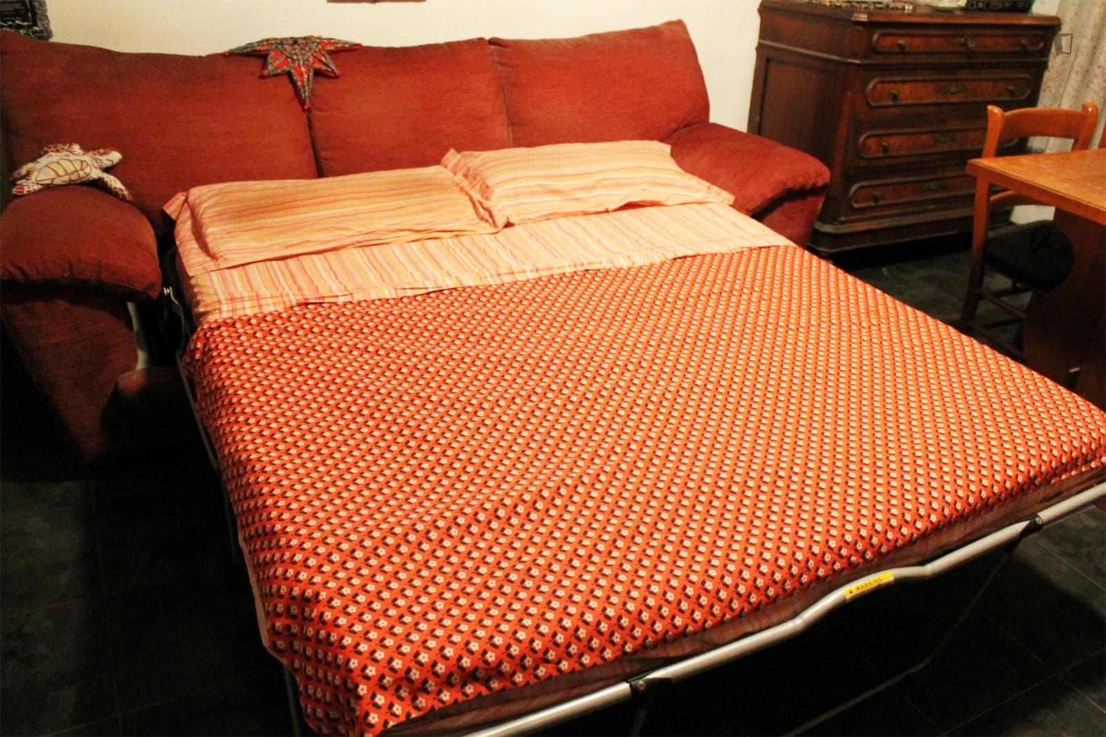 Double bedroom in 2-bedroom shared apartment photo 1