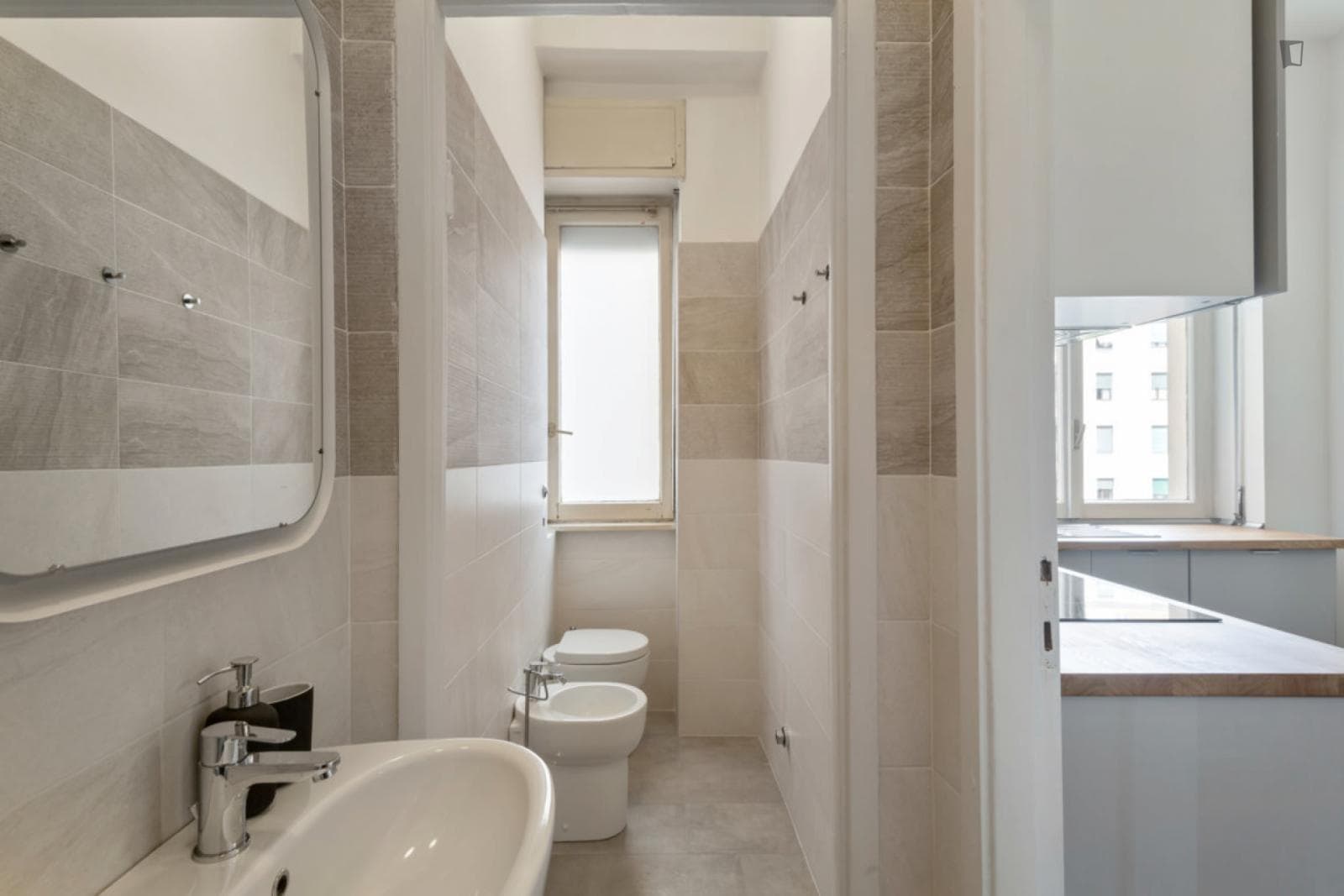 Delightful double bedroom in Porta Venezia  photo 1