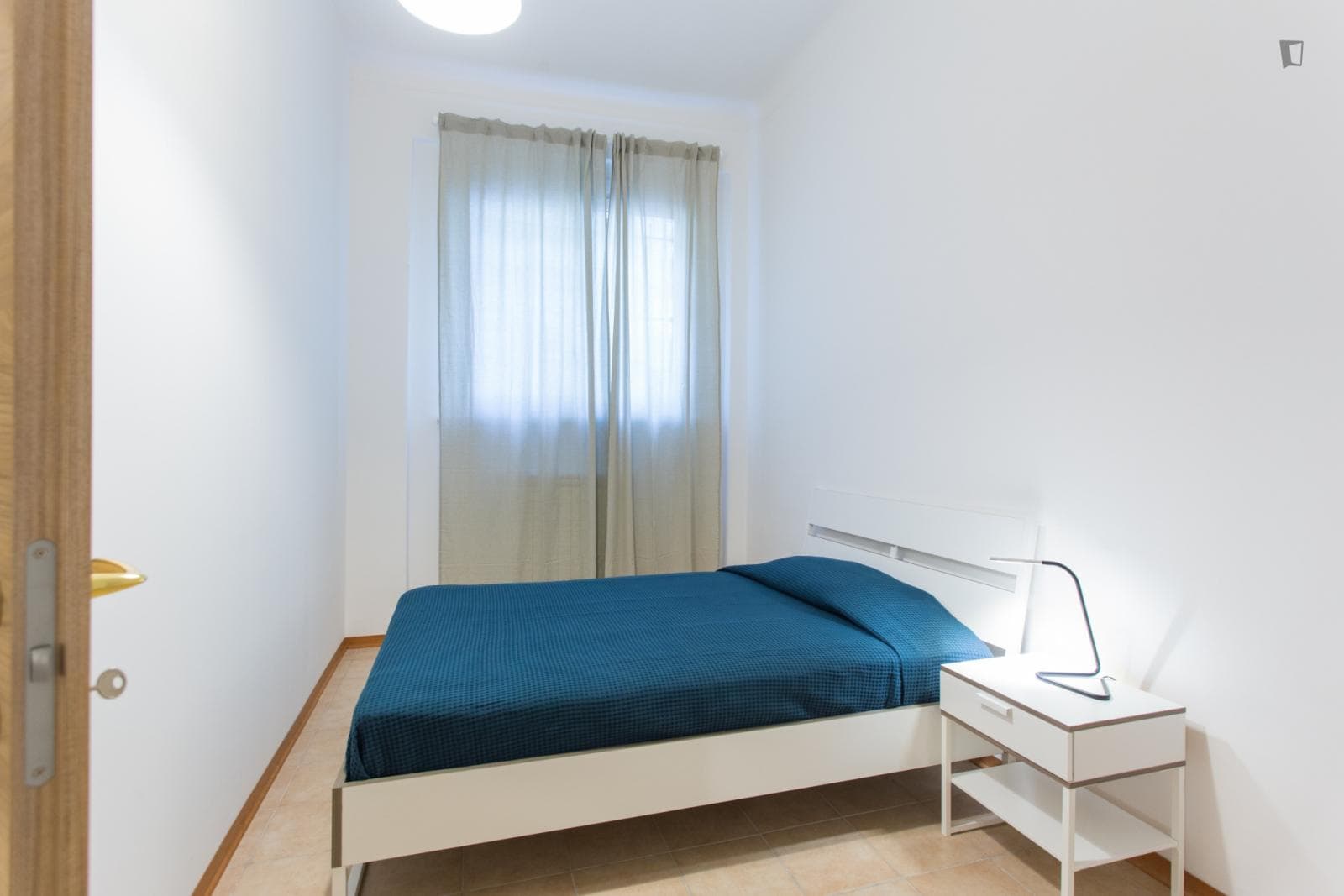 Bright double bedroom in a 3-bedroom flat close to Politecnico Bovisa Campus photo 1