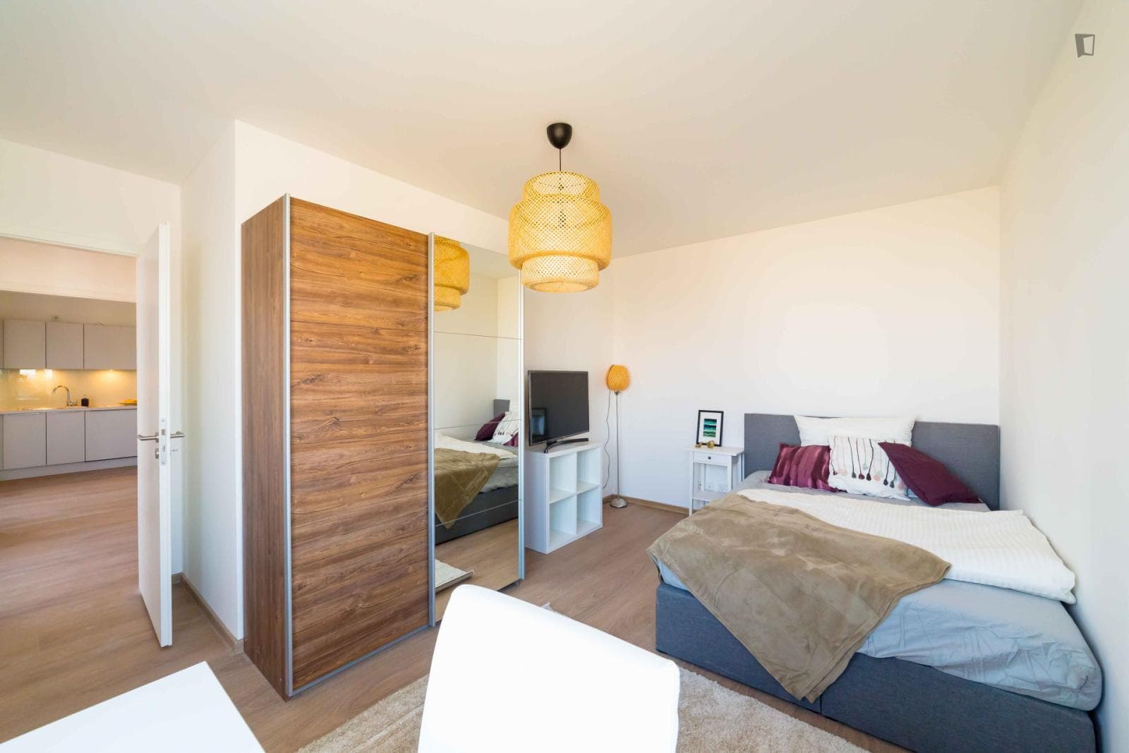 Alluring double bedroom in Moabit photo 1