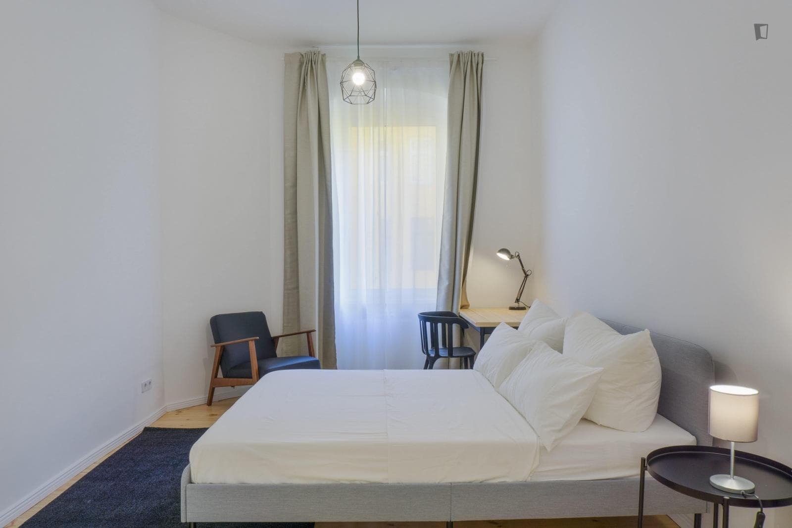Luminous bedroom in Kreuzberg photo 1