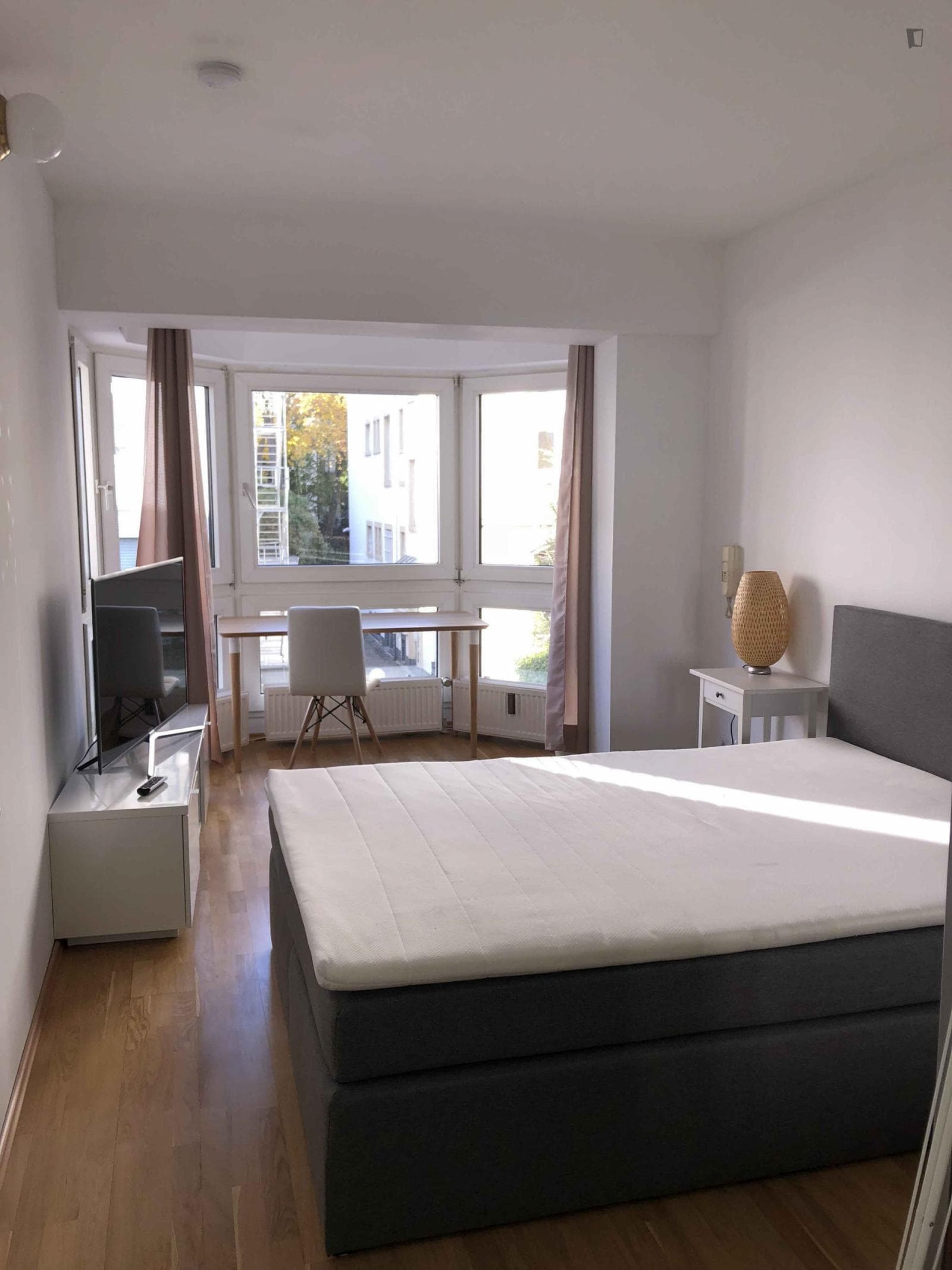 Appealing single bedroom in a 5-bedroom apartment in Westend-Nord photo 1