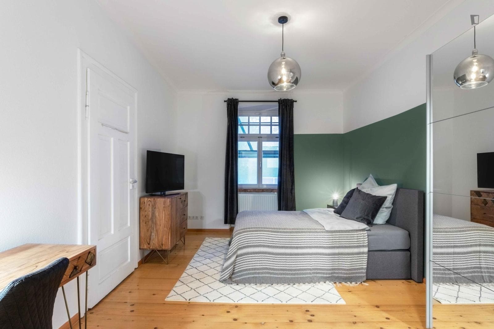 Charming double bedroom near St. Peter's Church photo 1
