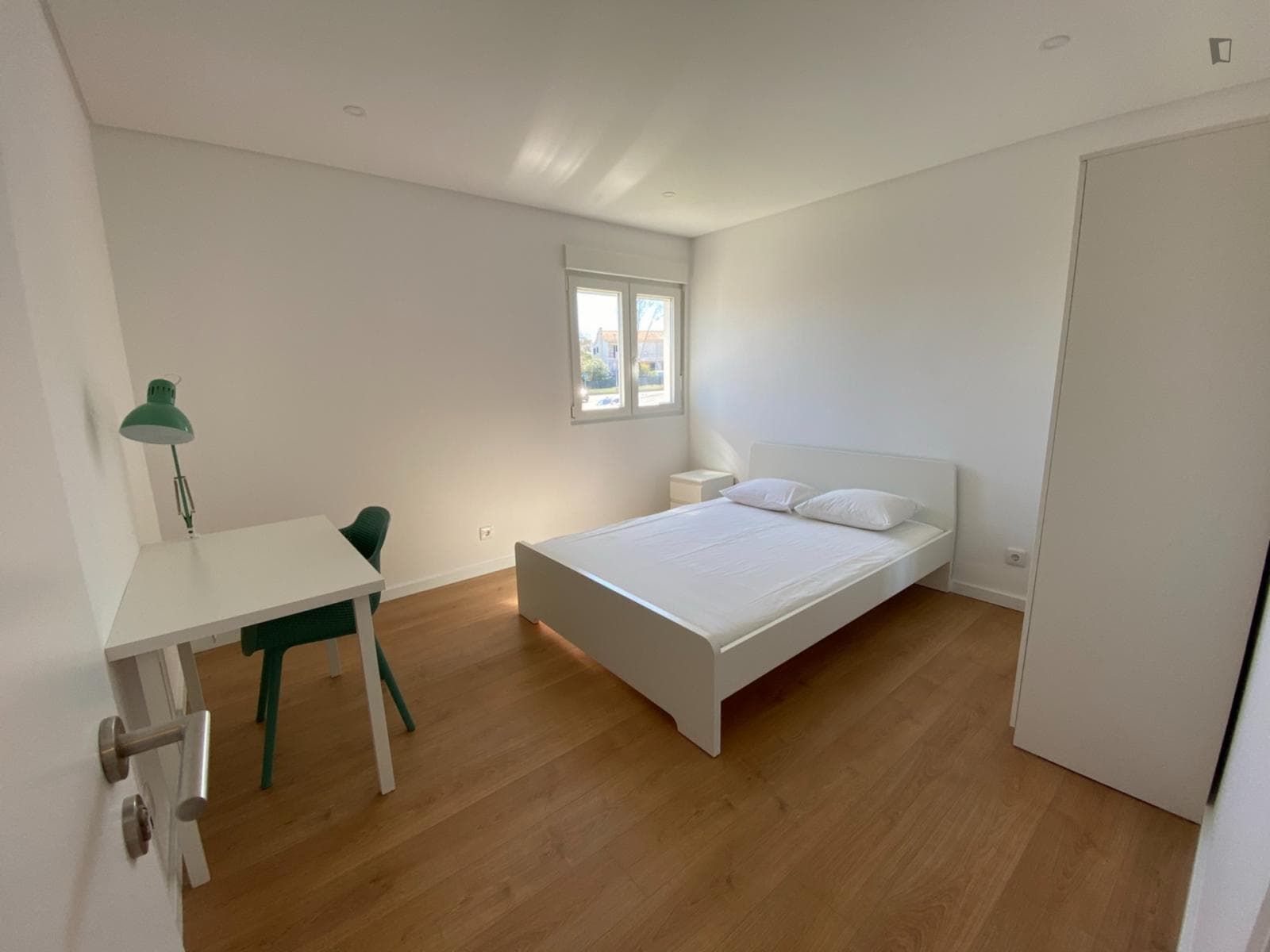 Welcoming double bedroom in near the Nova School fo Business and Economics photo 1