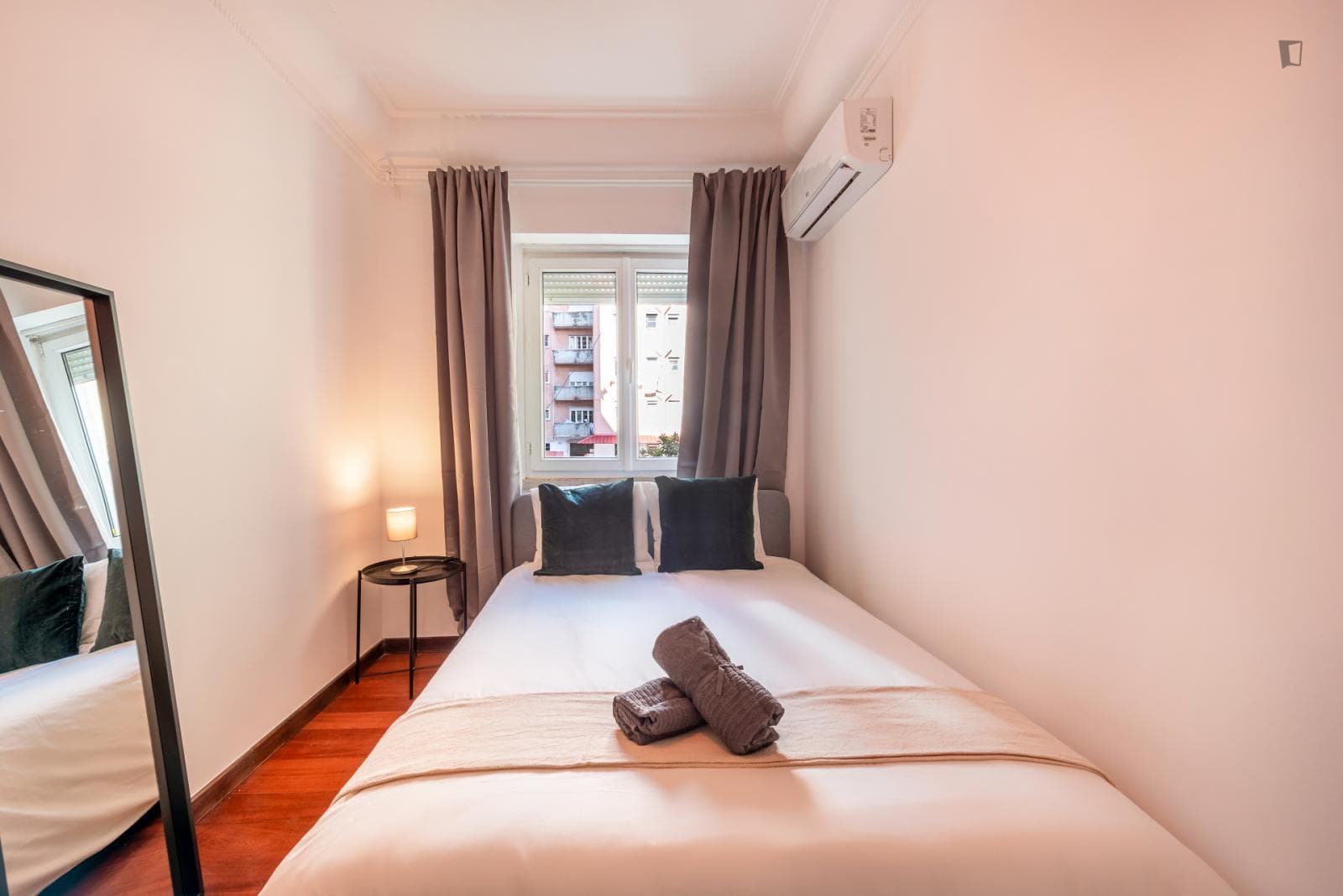 Nice bedroom next to Marquês de Pombal photo 1