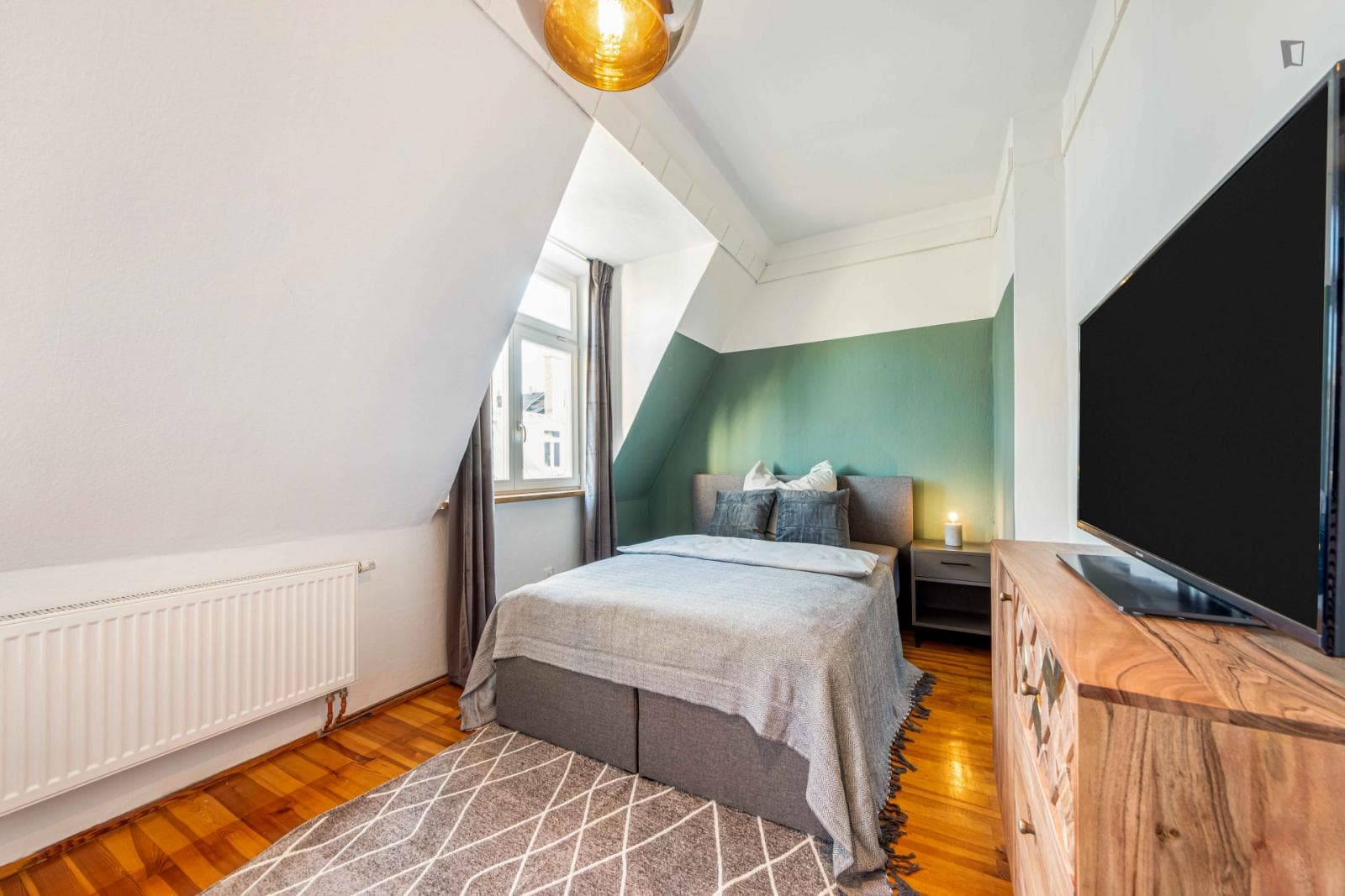 Double Bedroom in a 3 bedroom apartment in Neuhausen - Nymphenburg photo 1