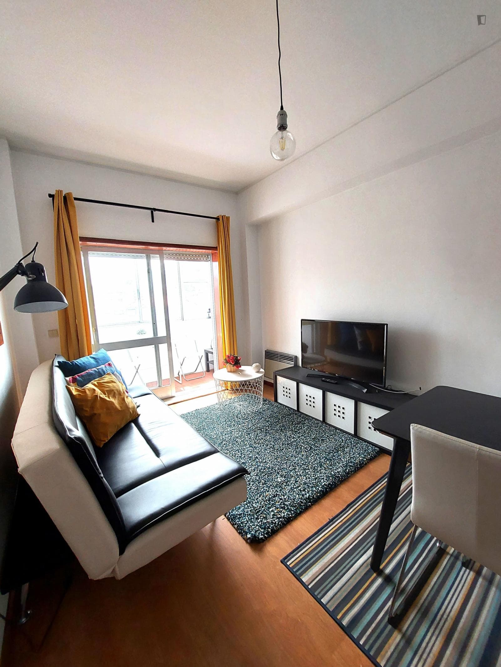 Cosy 1-bedroom apartment in downtown Porto photo 1