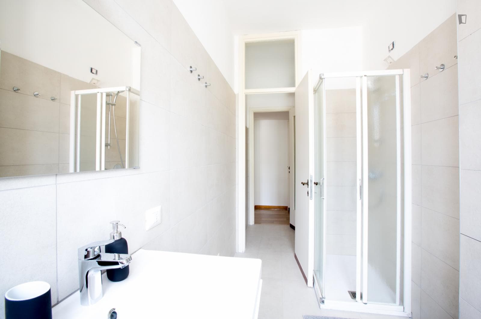 Double bedroom with a balcony, in Greco photo 1