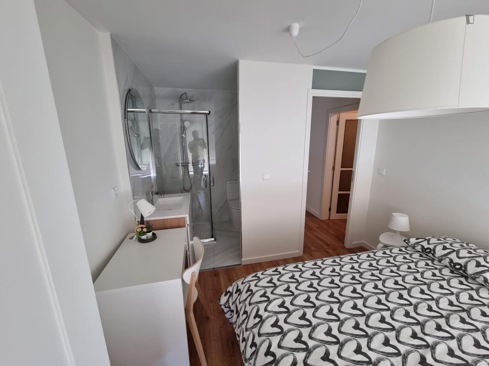 Lovely double ensuite bedroom in a 4-bedroom apartment, near the Hospital Pedro Hispano photo 1