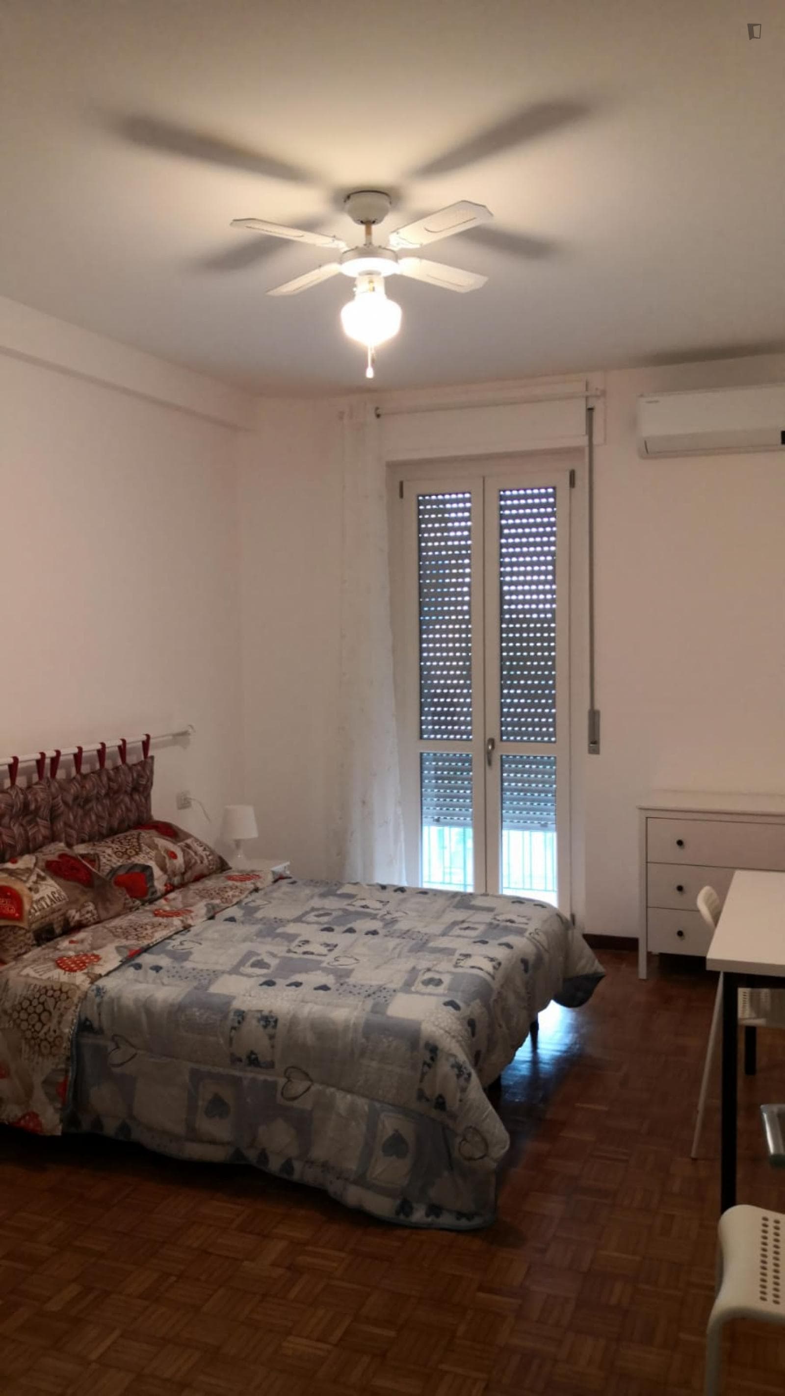 Spacious double bedroom with balcony in the hinterland milanese photo 1